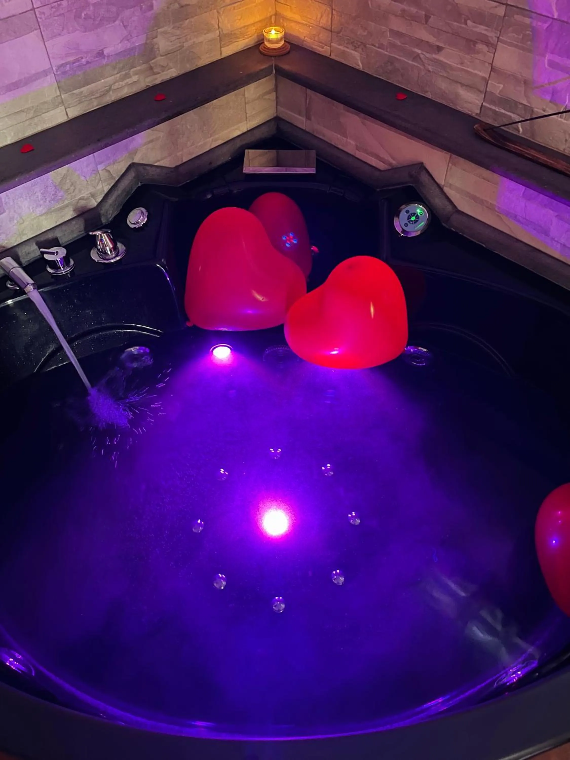 Swimming Pool in Room24