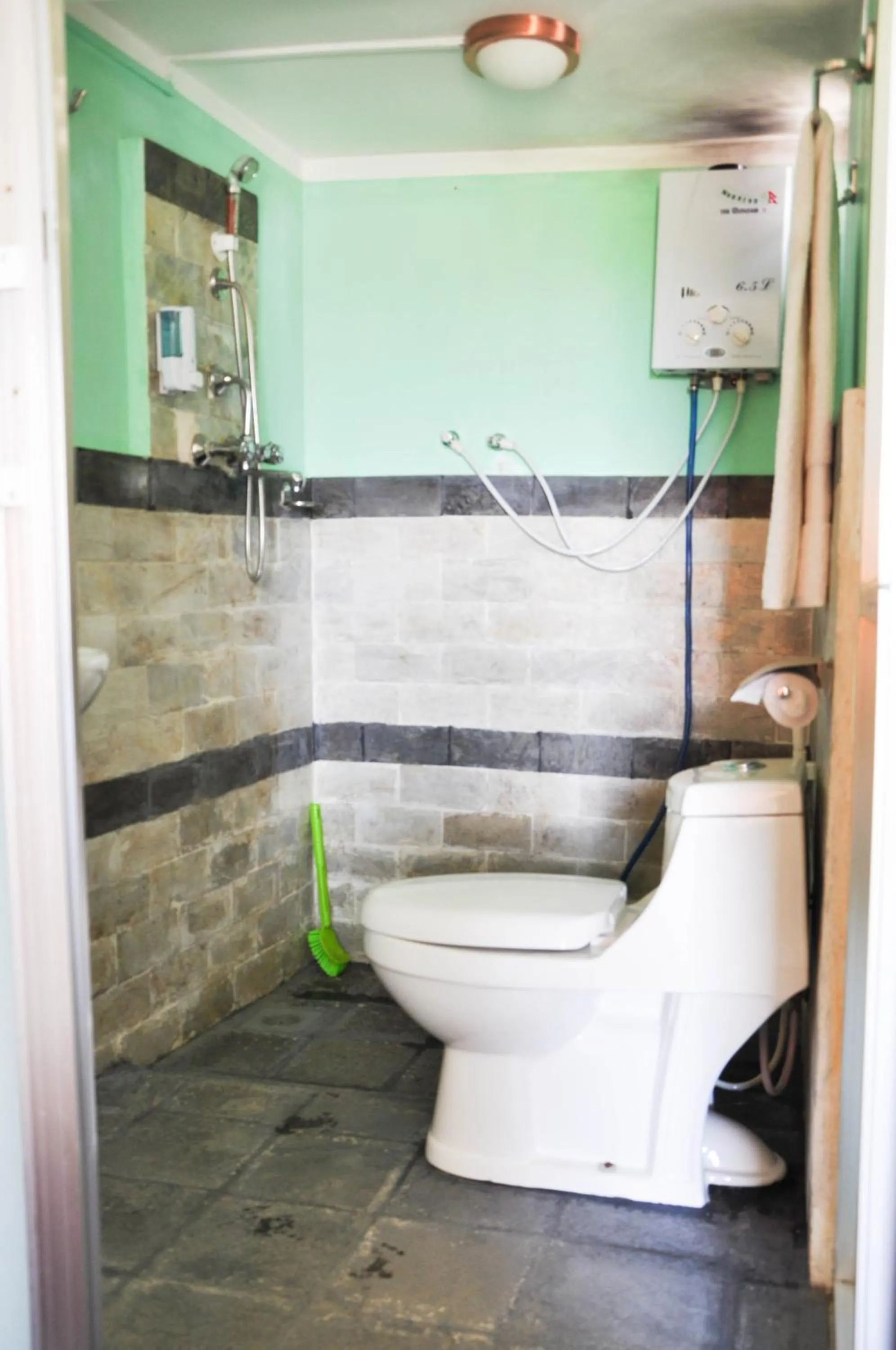 Shower in Hotel Mount Paradise