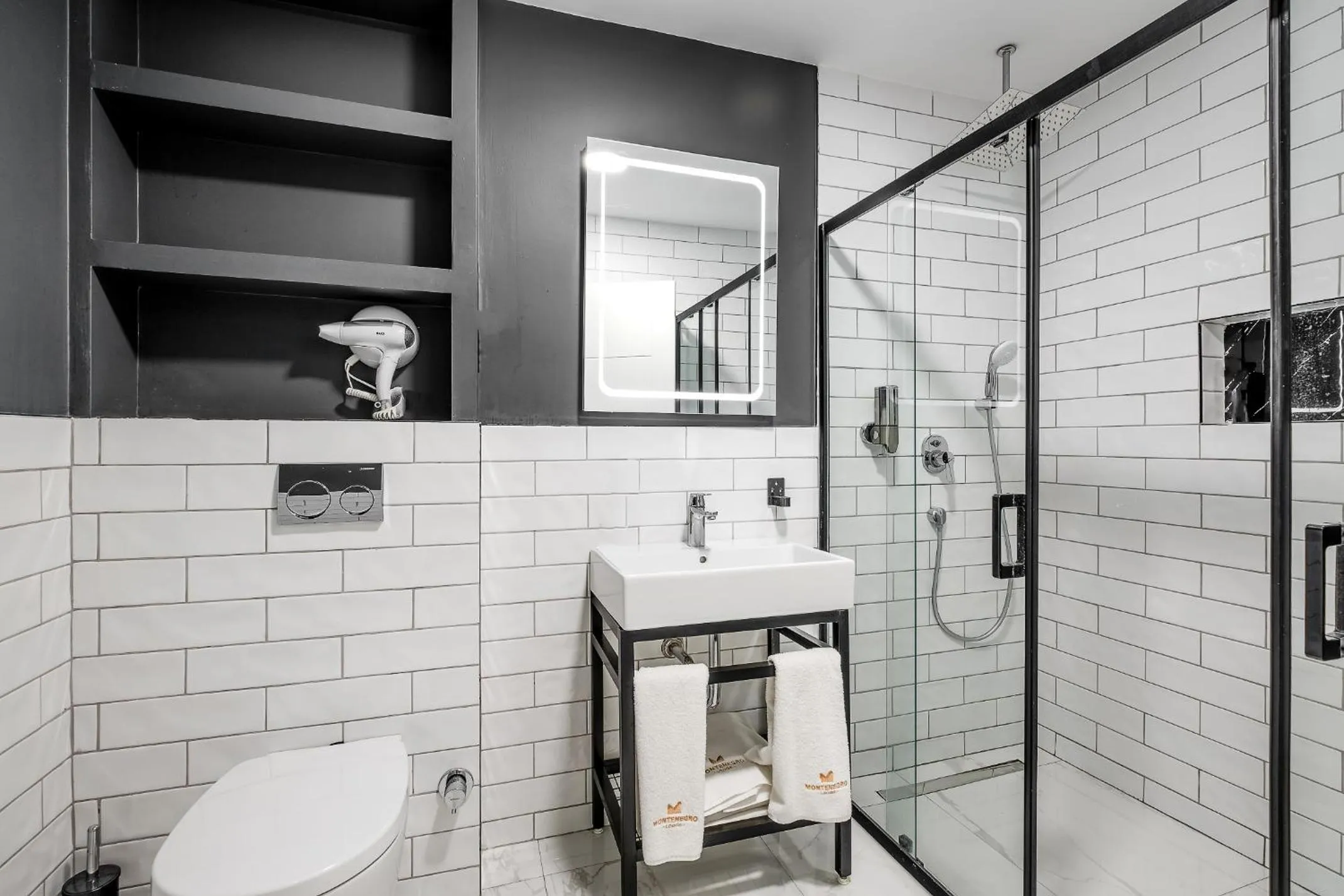 Bathroom in Montenegro Lodge