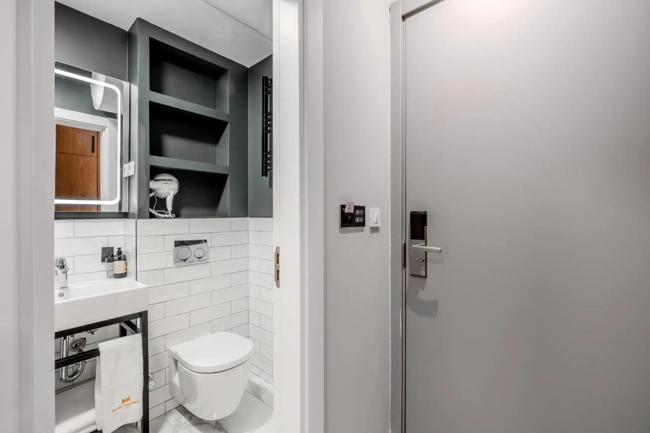 Bathroom in Montenegro Lodge Bathroom in Montenegro Lodge