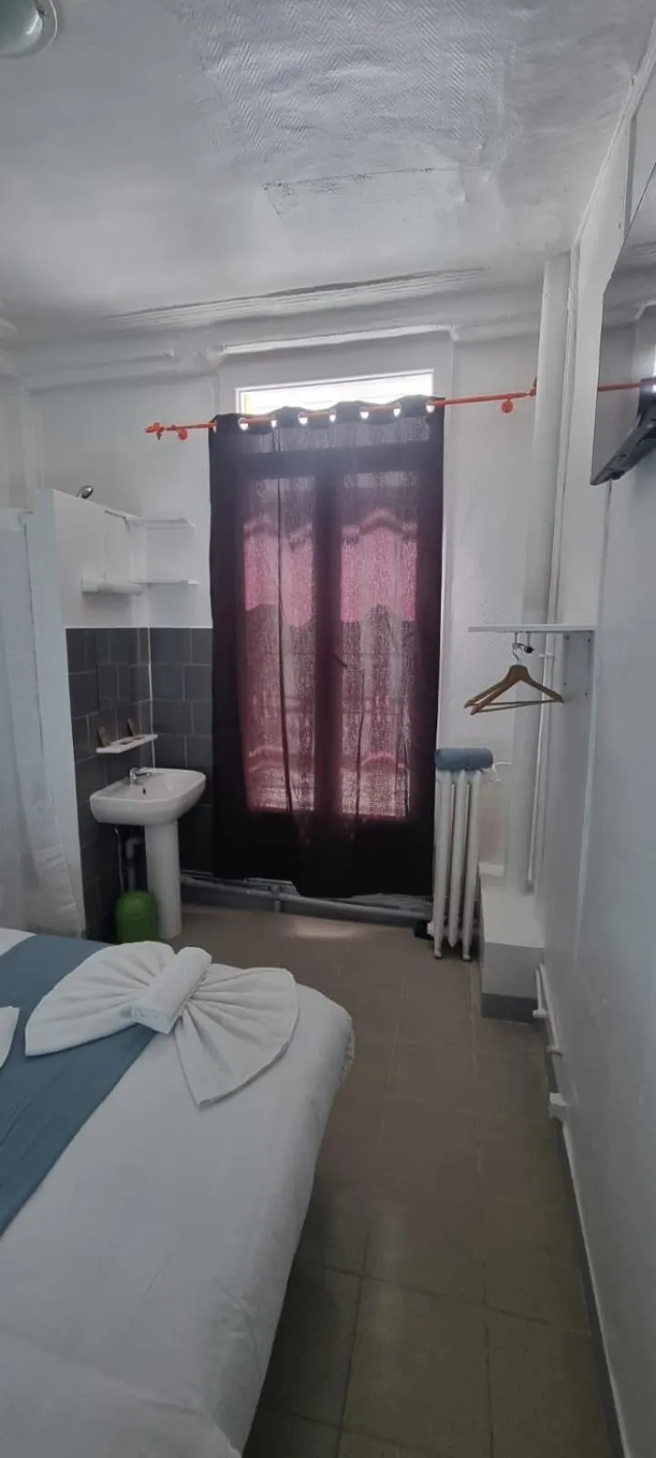 Photo of the whole room, Bed in Hotel Aboukir