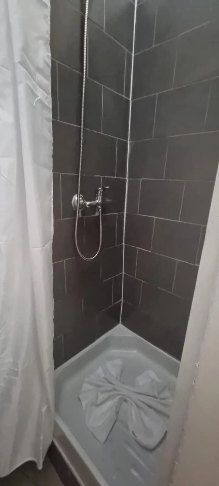 Shower in Hotel Aboukir
