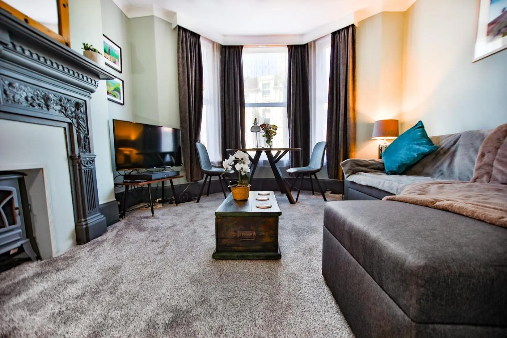 Living room in Welcome to Nelson's Quarters