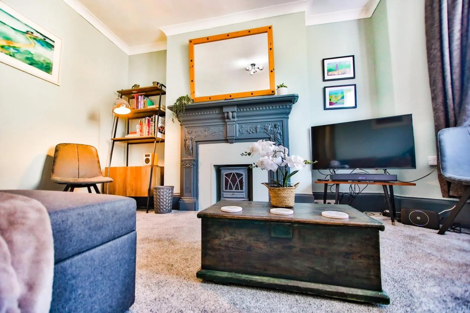 Living room in Welcome to Nelson's Quarters