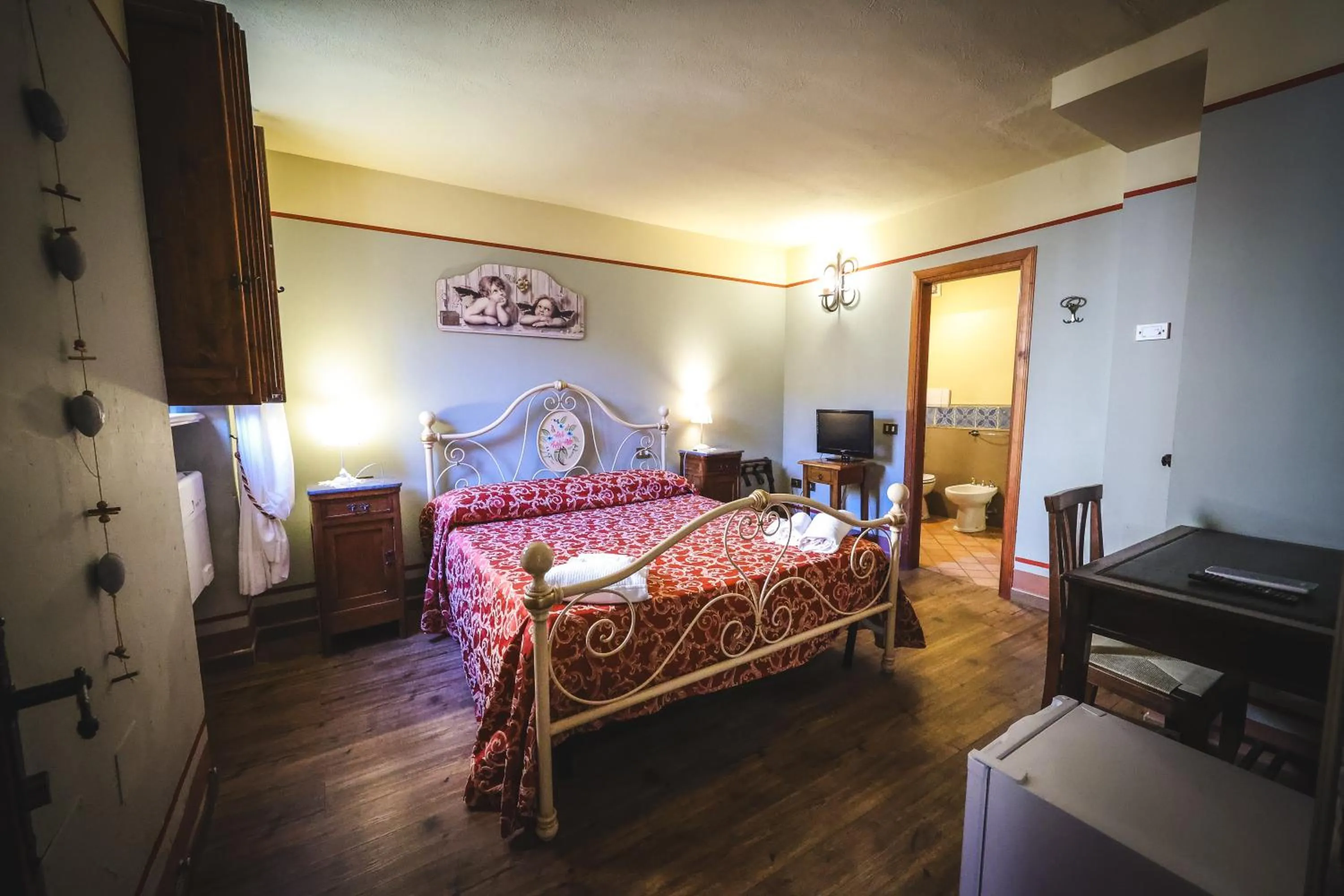 Photo of the whole room, Bed in Albergo Diffuso Borgo Montemaggiore