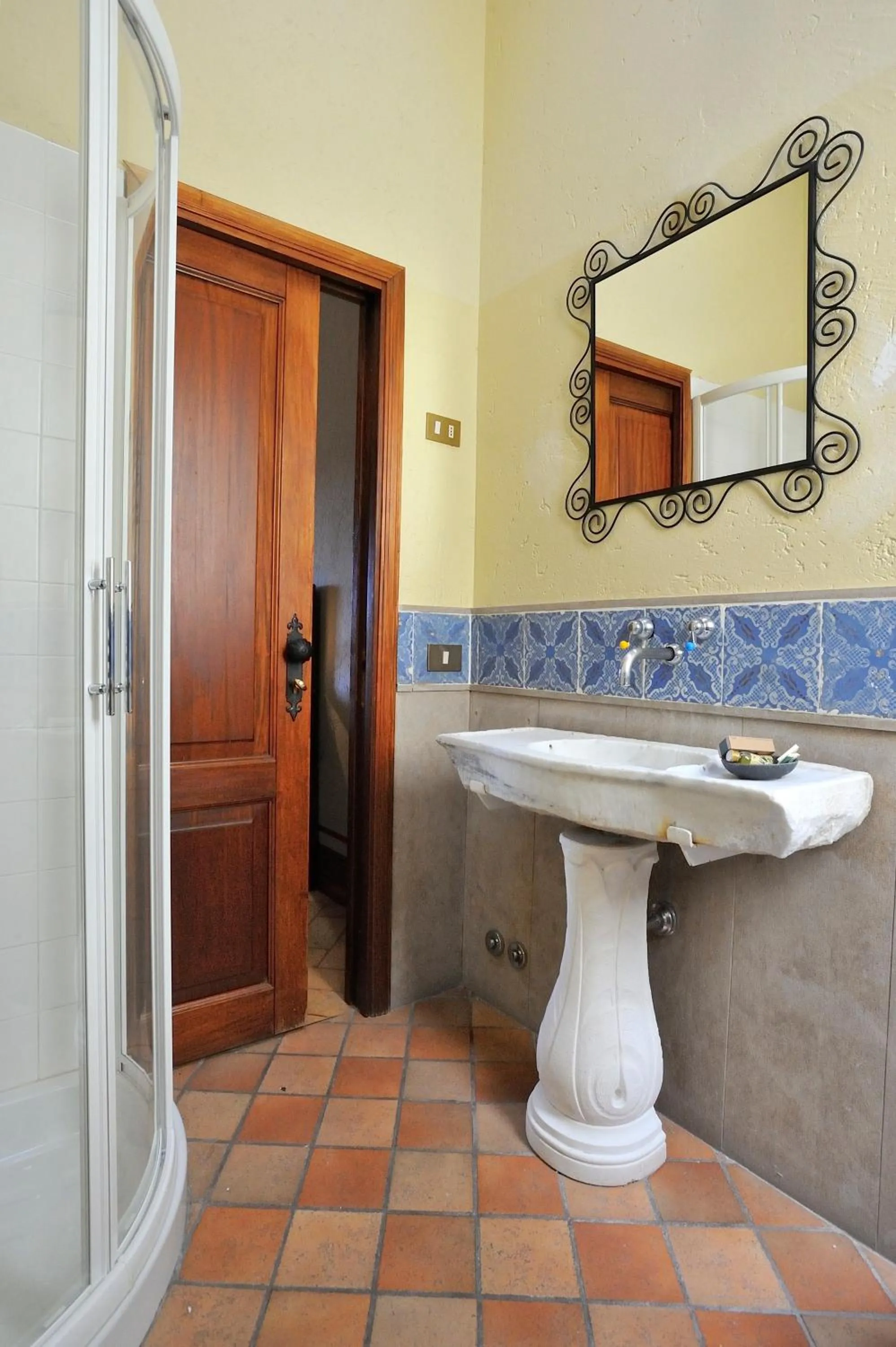 Bathroom in Albergo Diffuso Borgo Montemaggiore