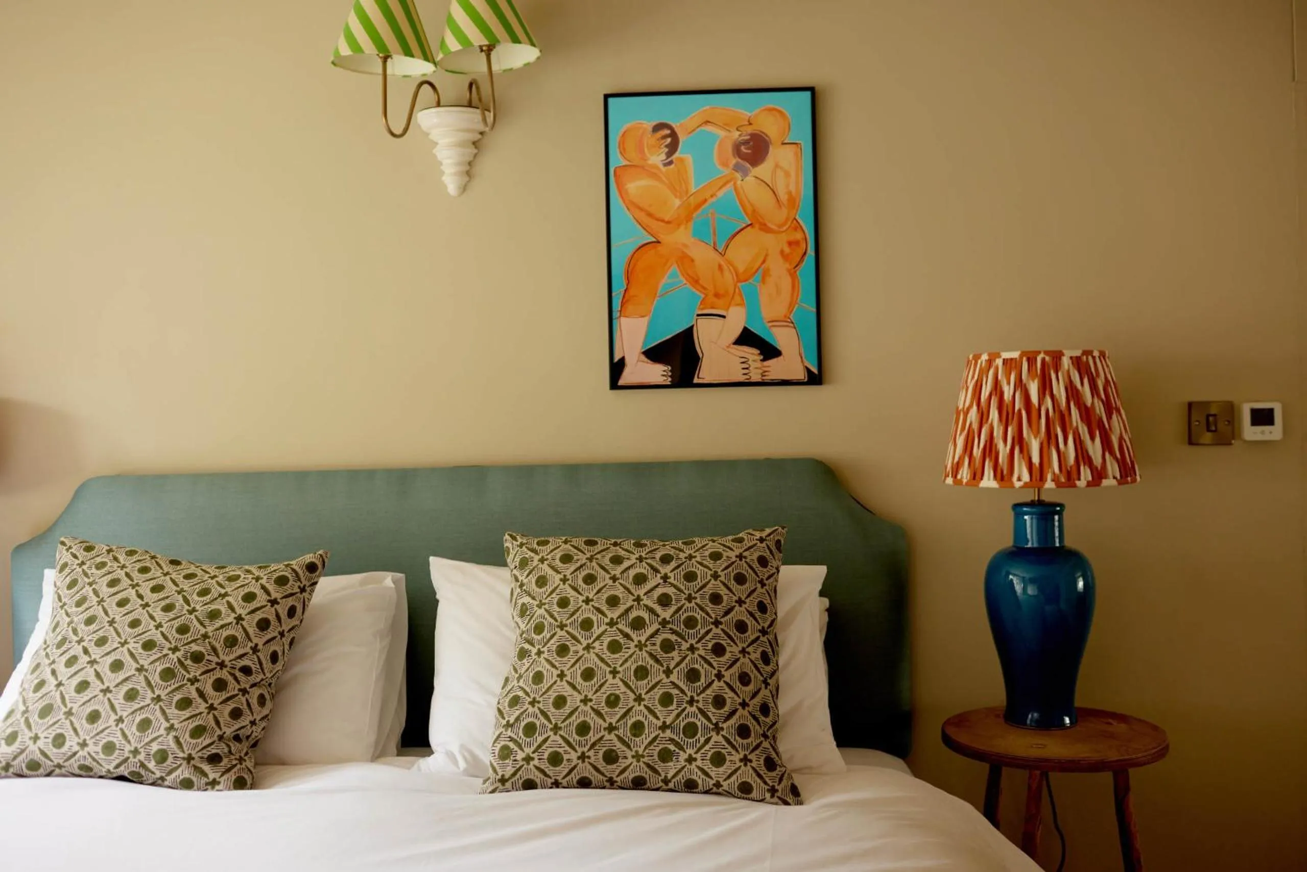 Bedroom, Bed in The Queen's Head