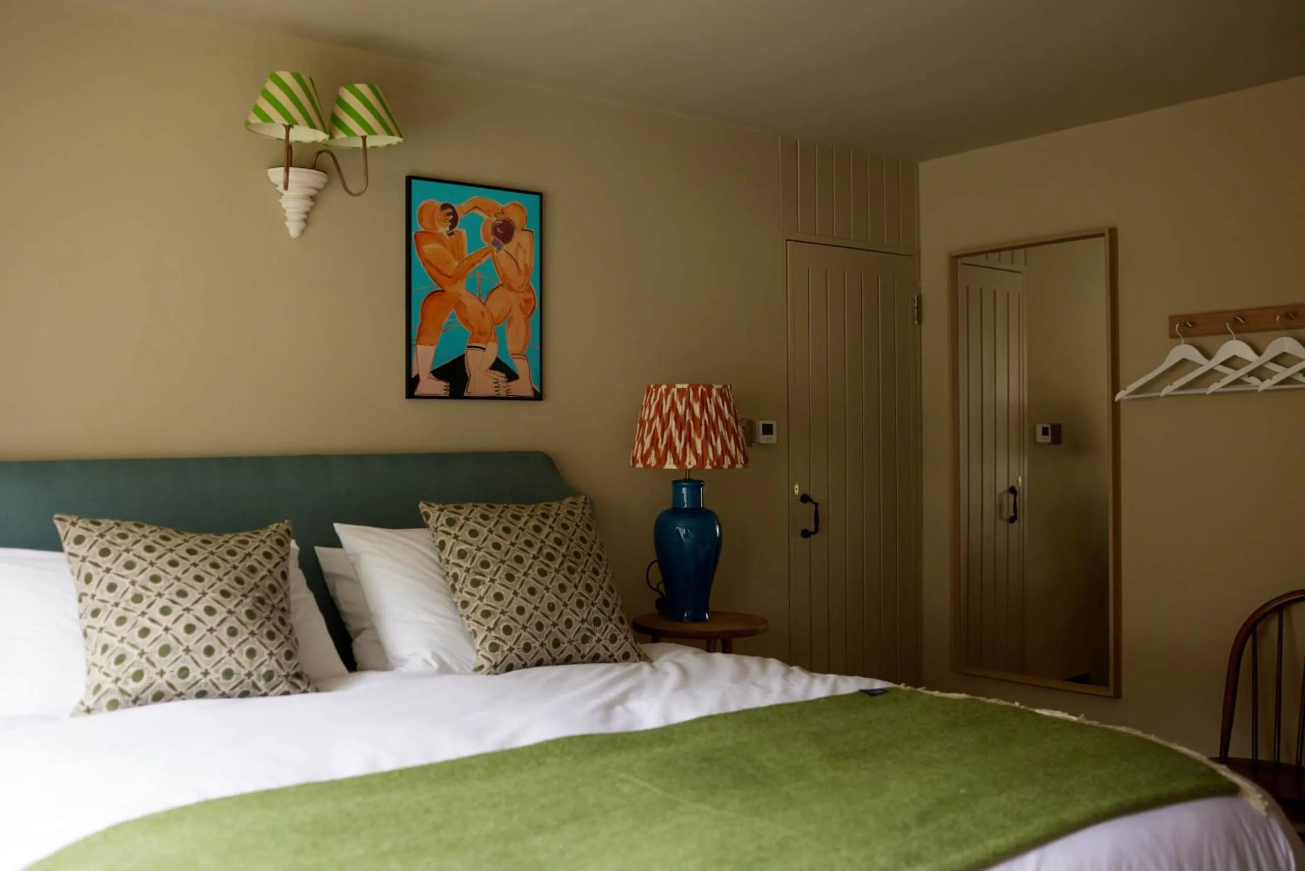 Bedroom, Bed in The Queen's Head