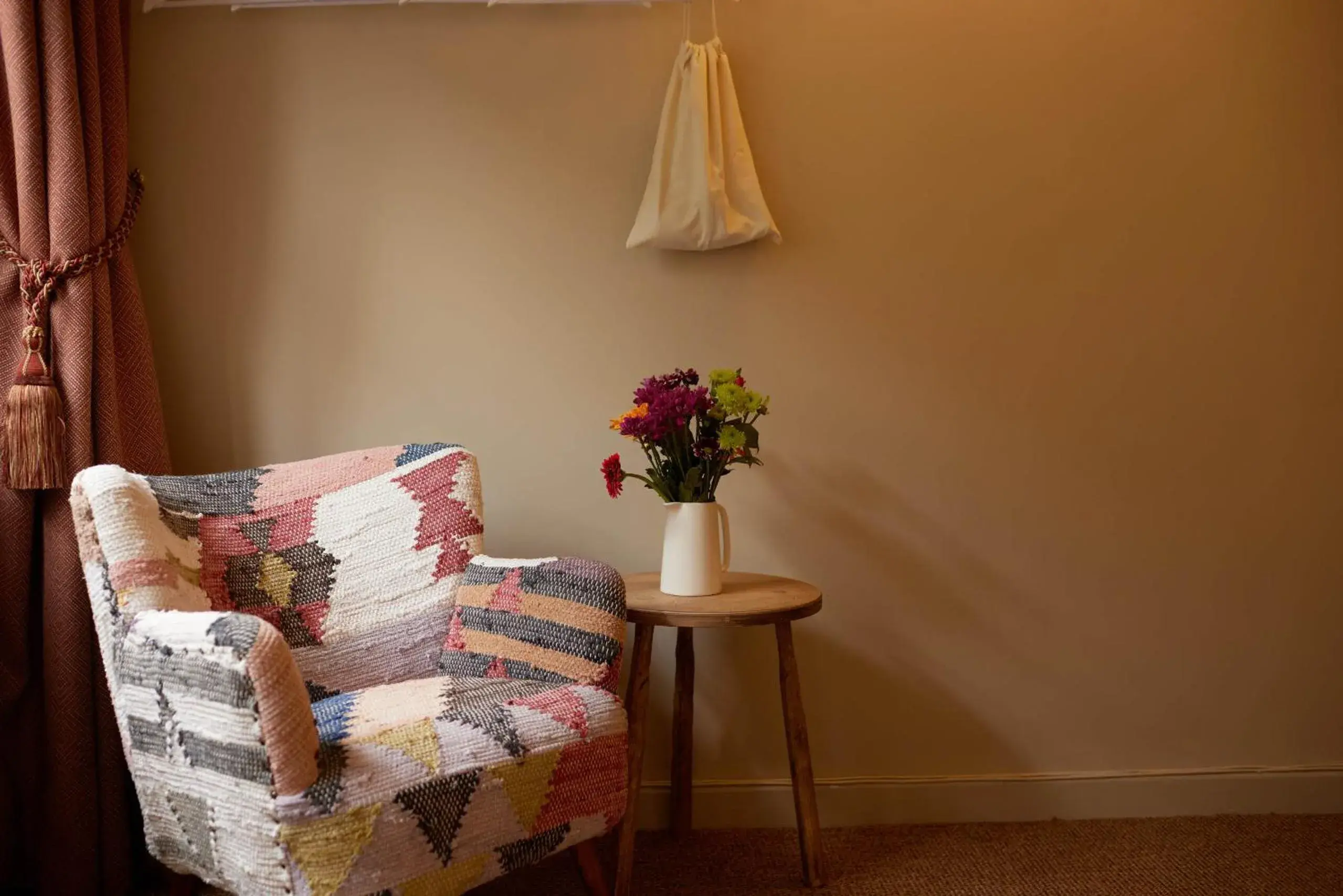 Bedroom in The Queen's Head Bedroom in The Queen's Head