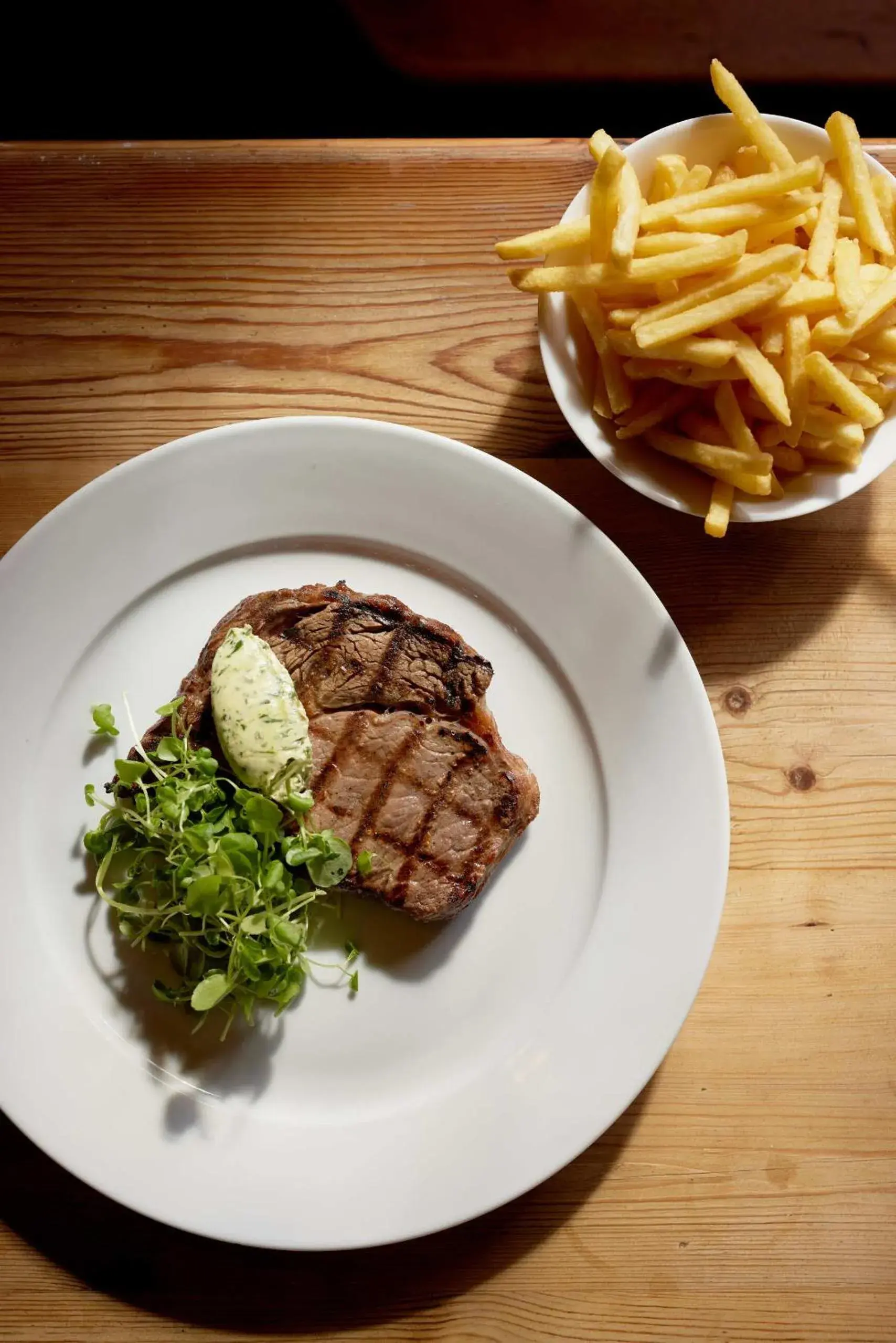 Food and drinks in The Queen's Head Food and drinks in The Queen's Head