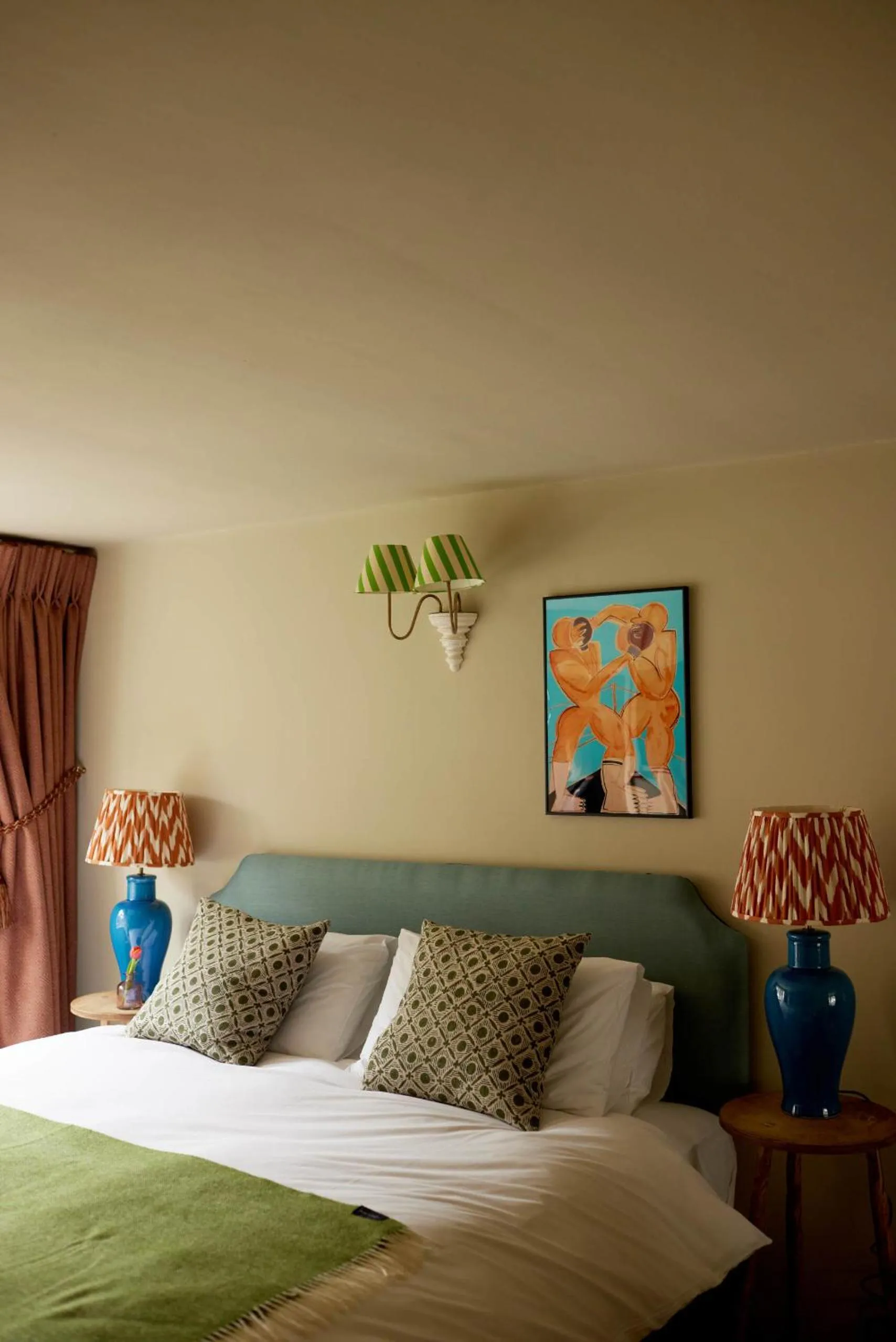 Bedroom, Bed in The Queen's Head