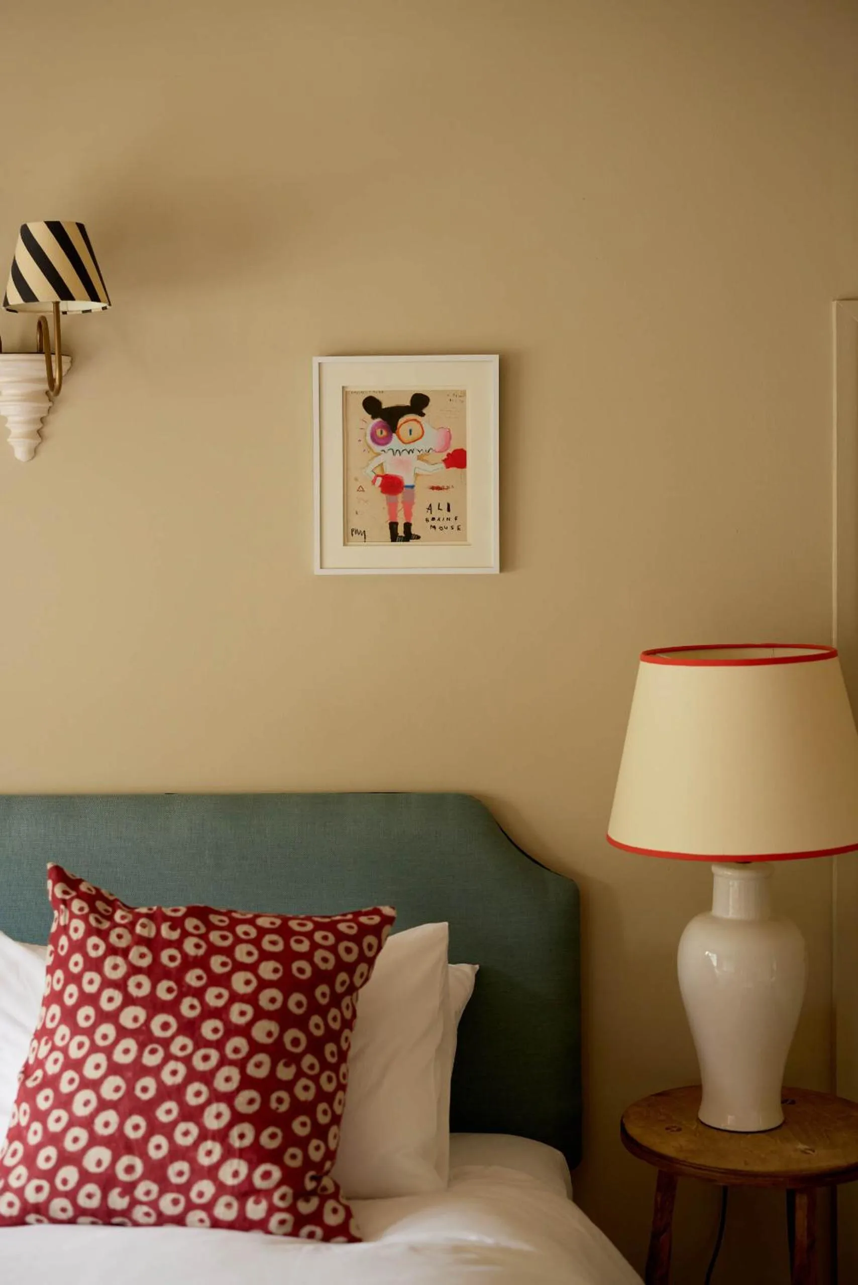 Bedroom, Bed in The Queen's Head