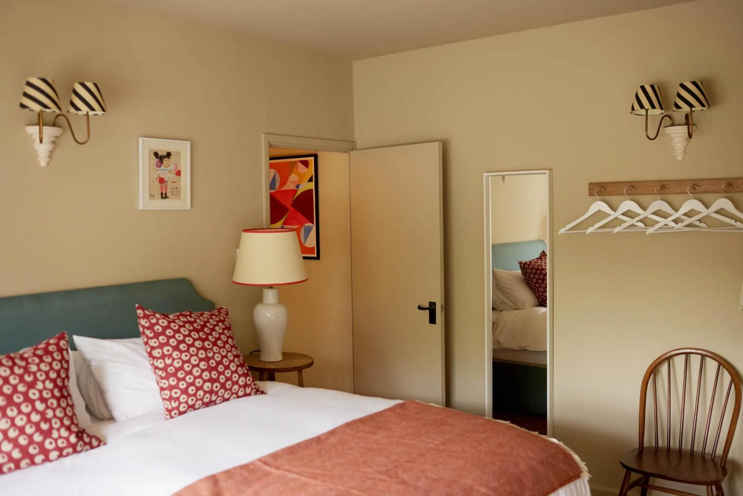 Bedroom, Bed in The Queen's Head