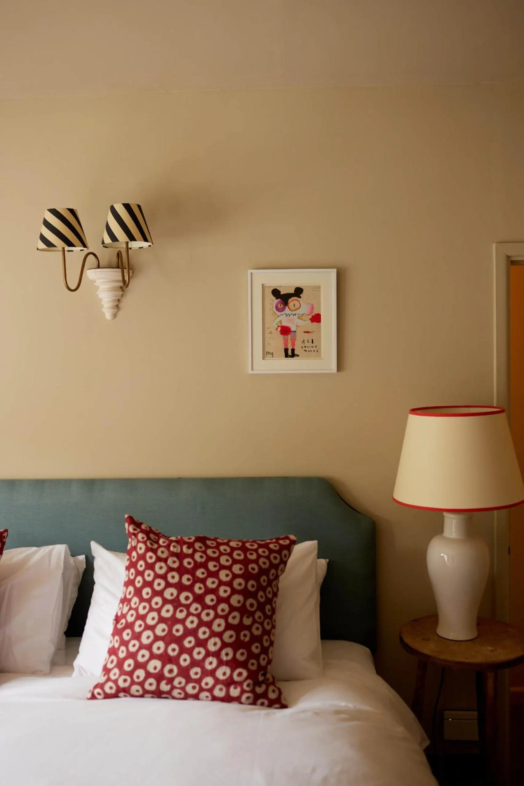 Bedroom, Bed in The Queen's Head