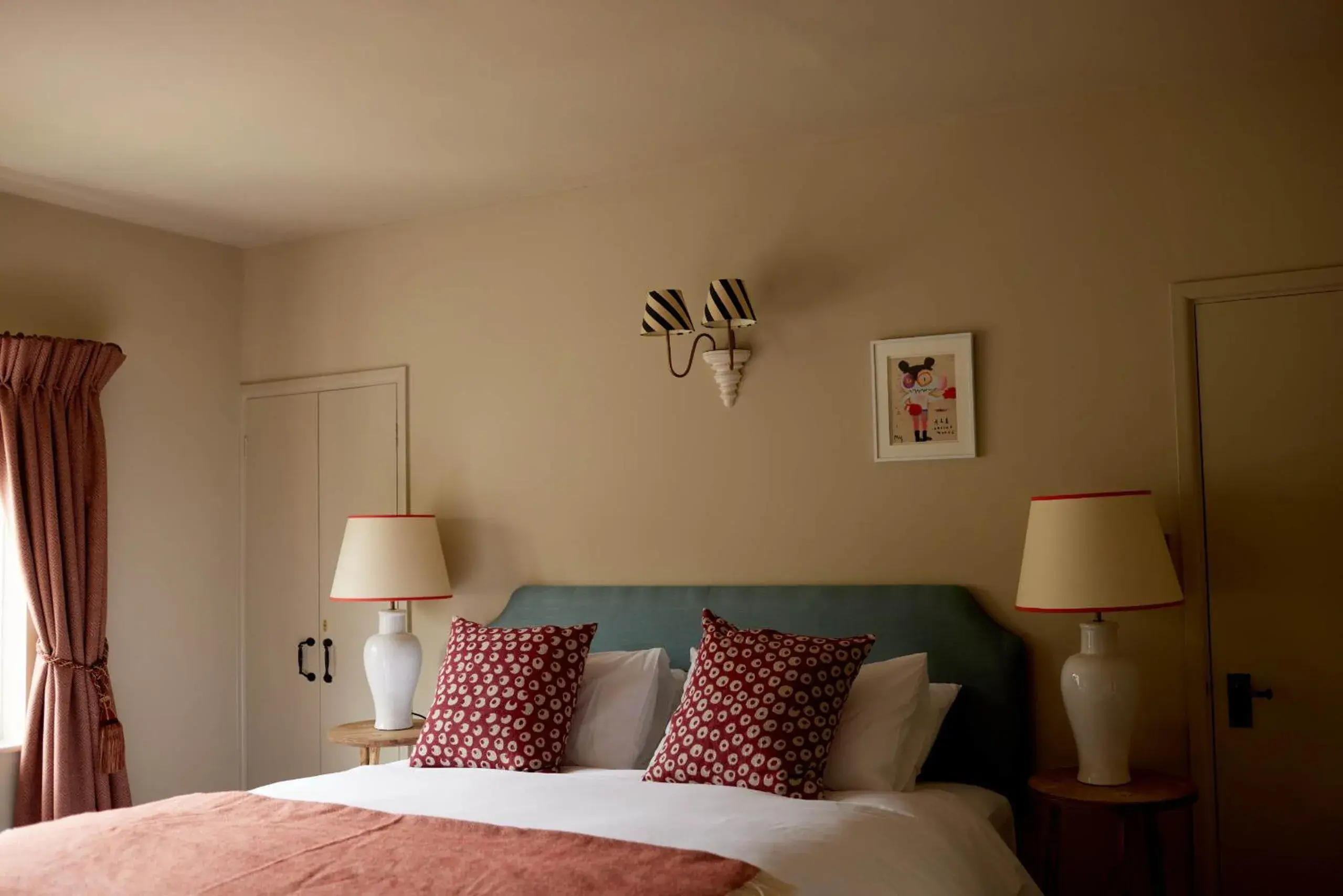 Bedroom, Bed in The Queen's Head Bedroom, Bed in The Queen's Head