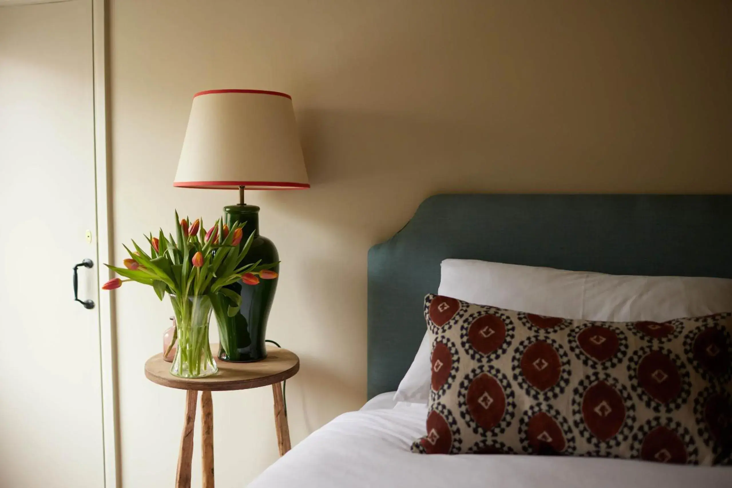 Bedroom, Bed in The Queen's Head Bedroom, Bed in The Queen's Head