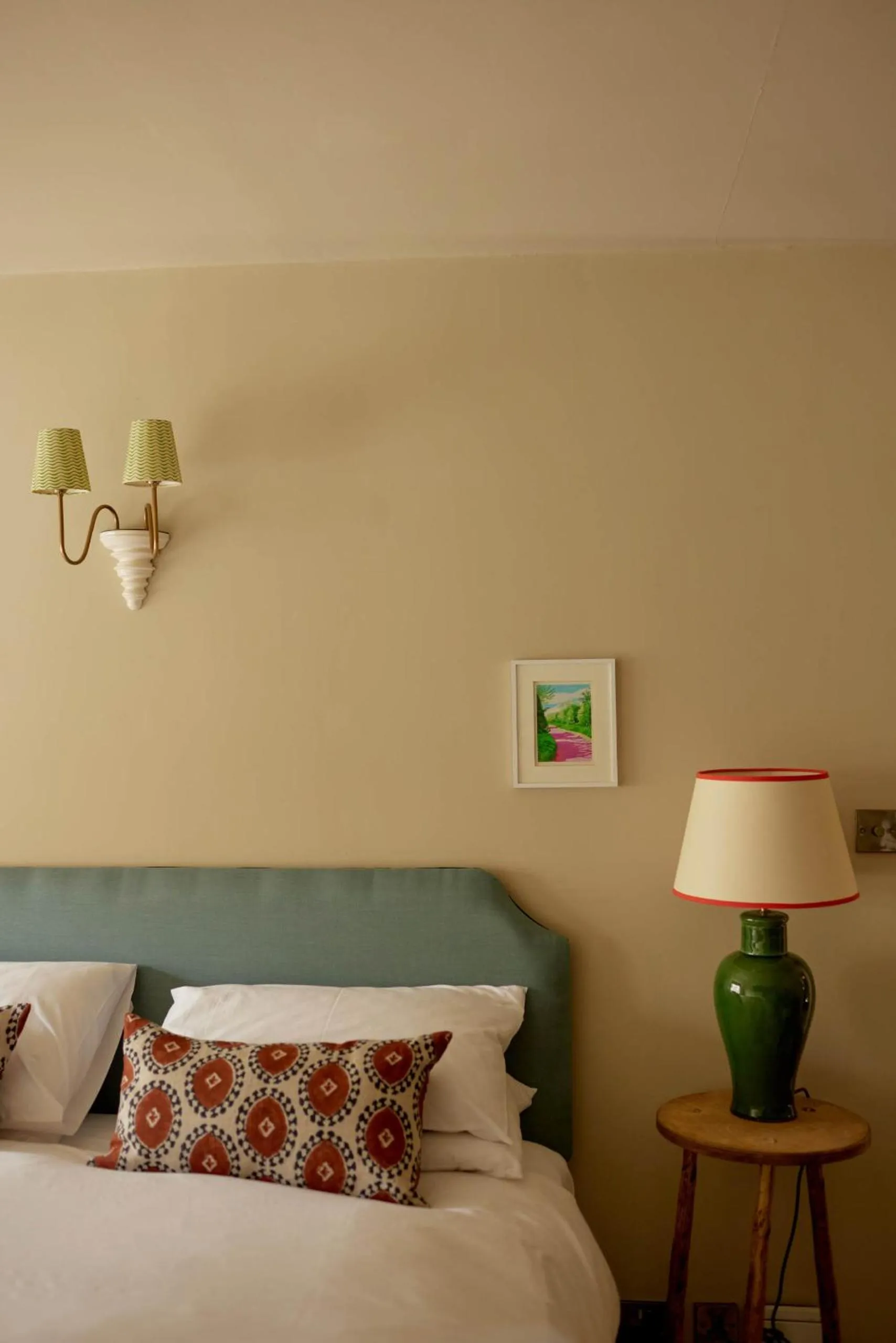 Bedroom, Bed in The Queen's Head