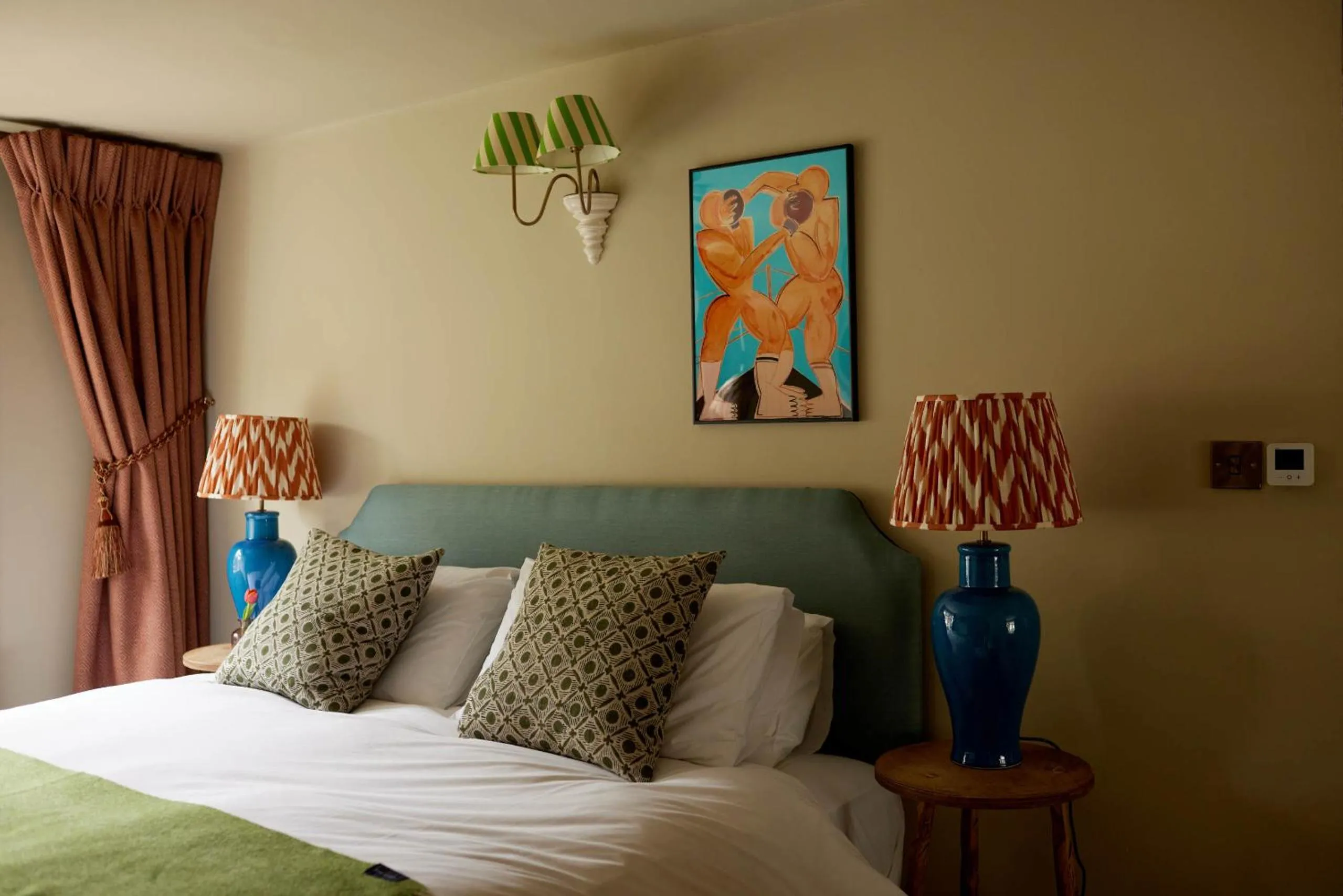 Bedroom, Bed in The Queen's Head