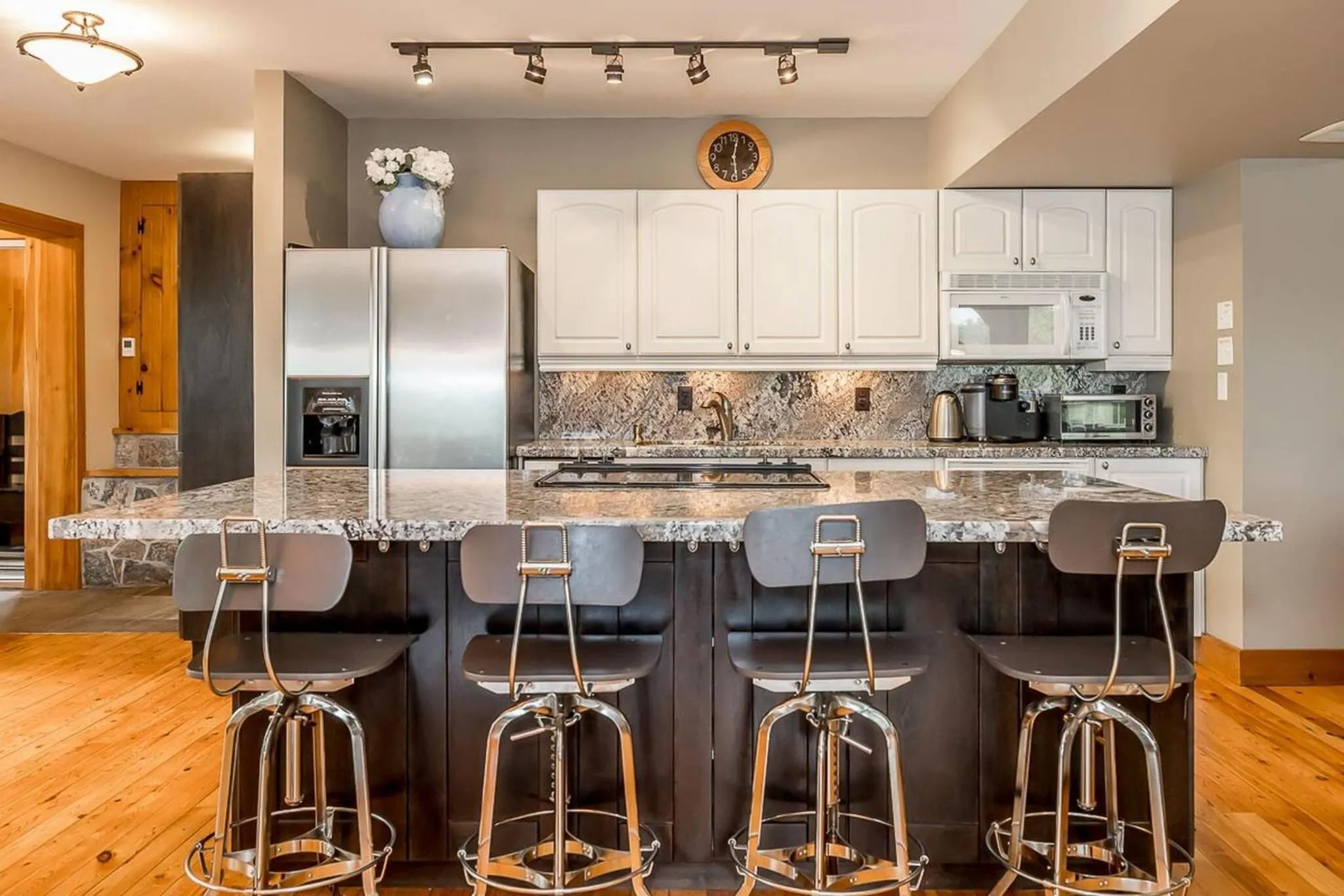 Muskoka Lakeshore Cottage Bliss