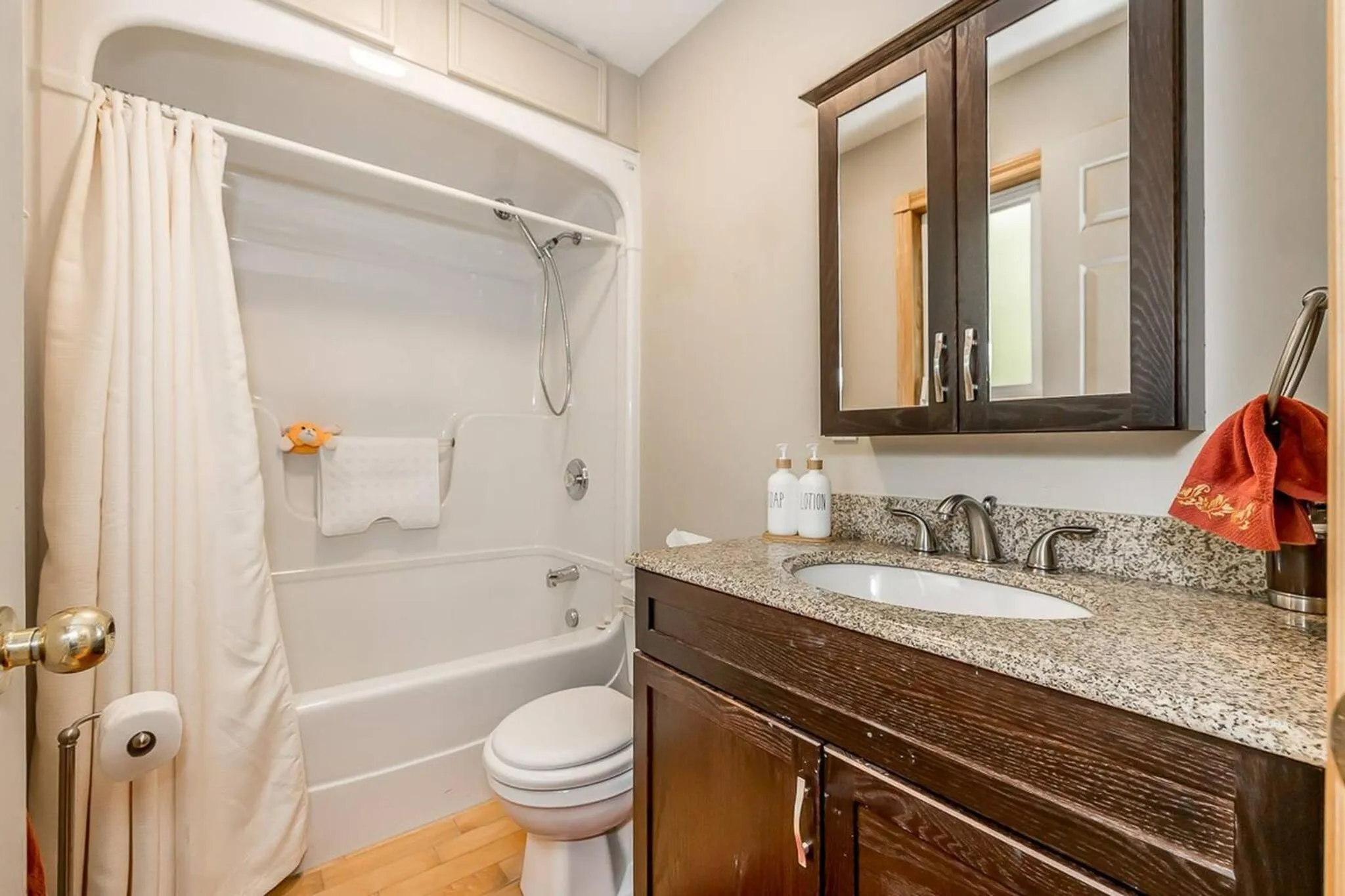 Muskoka Lakeshore Cottage Bliss