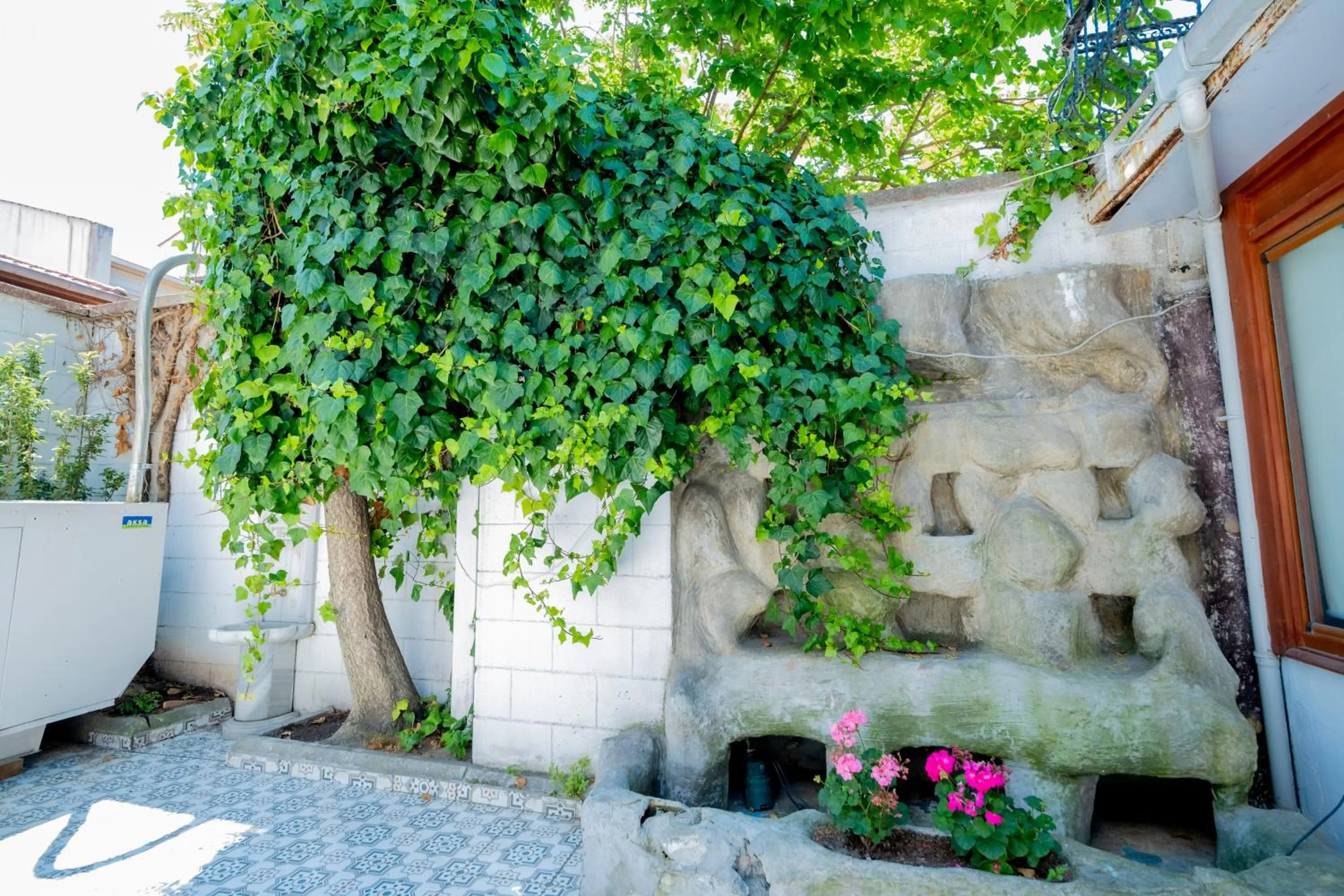 Spring in Solomon's Mansion Hotel Istanbul