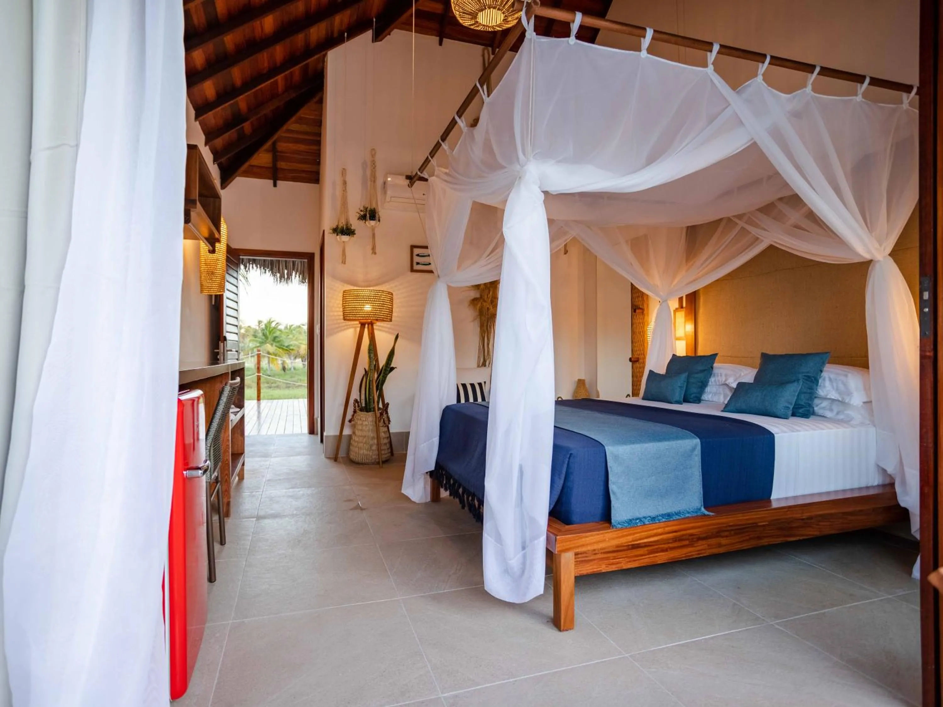 Bed in MKNI Hotel - Ikaika Makani Experience