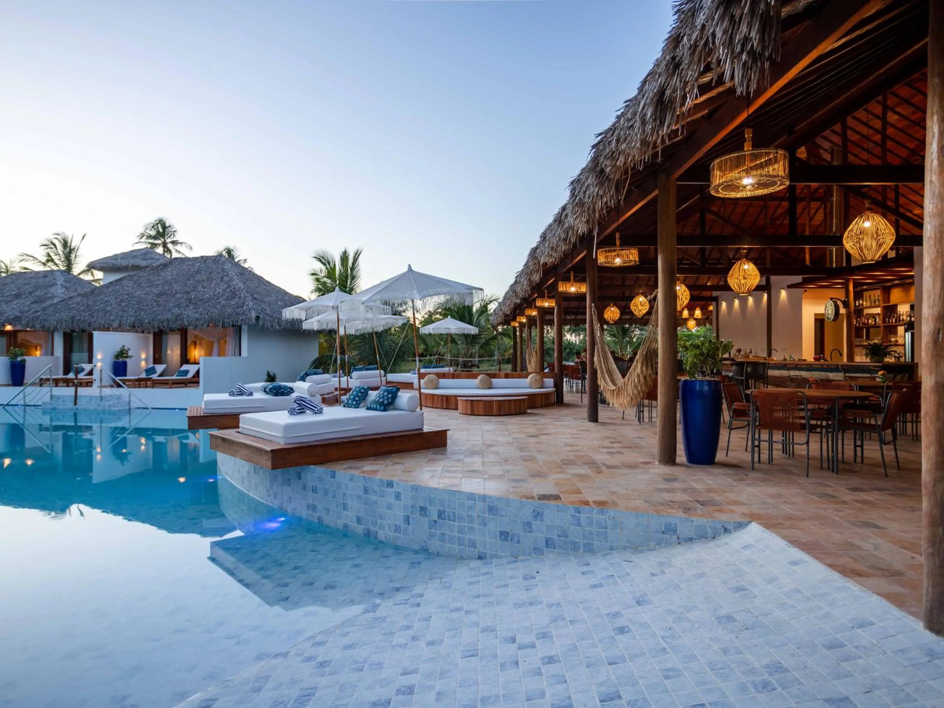 Restaurant/places to eat in MKNI Hotel - Ikaika Makani Experience