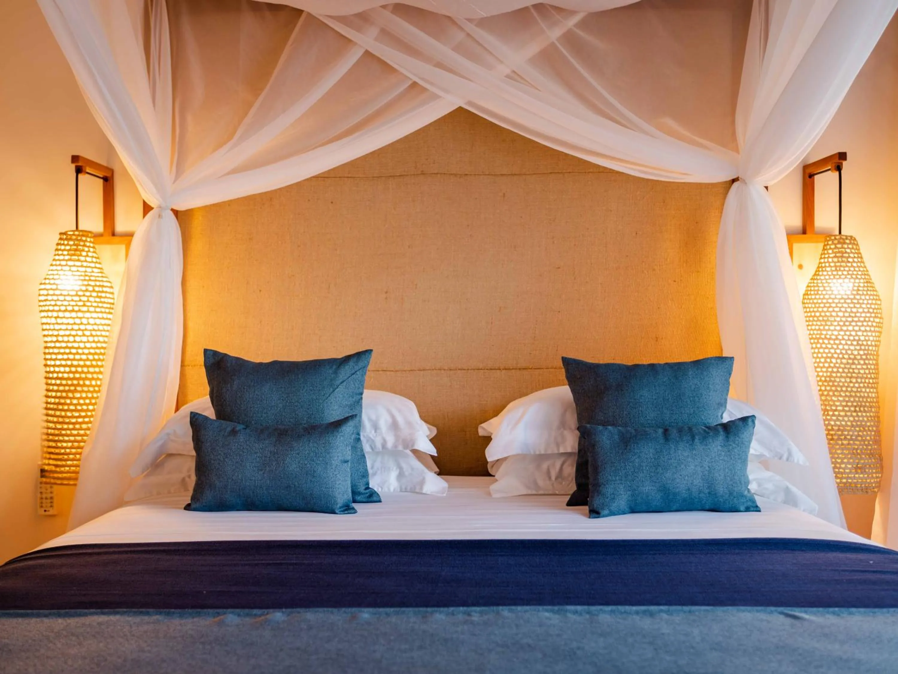 Bed in MKNI Hotel - Ikaika Makani Experience