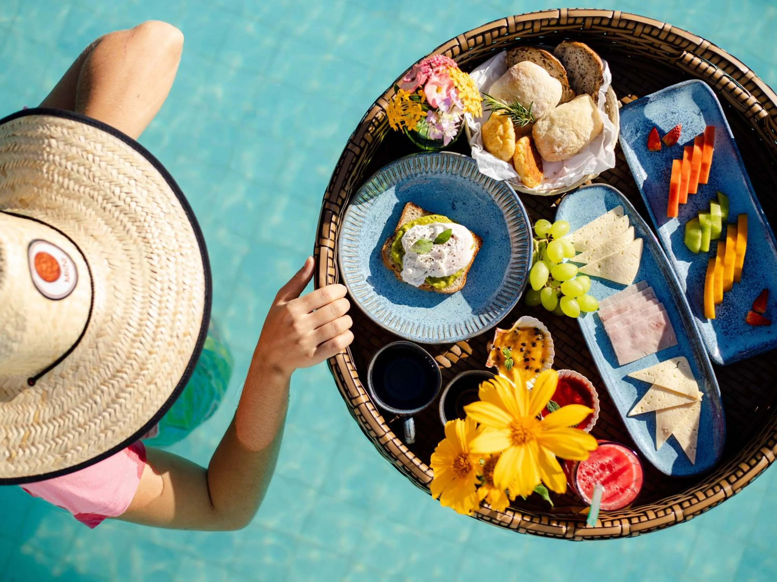 Swimming pool in MKNI Hotel - Ikaika Makani Experience