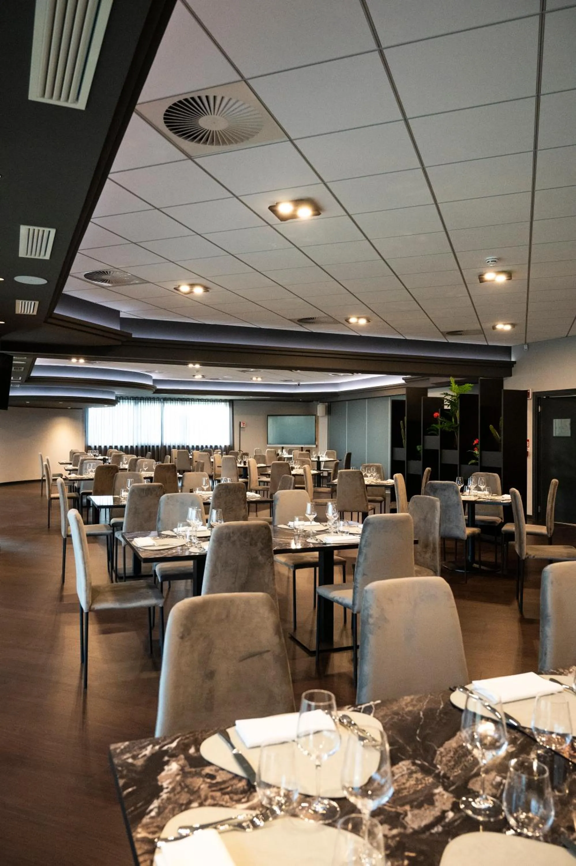 Restaurant/places to eat in Mood Hotel