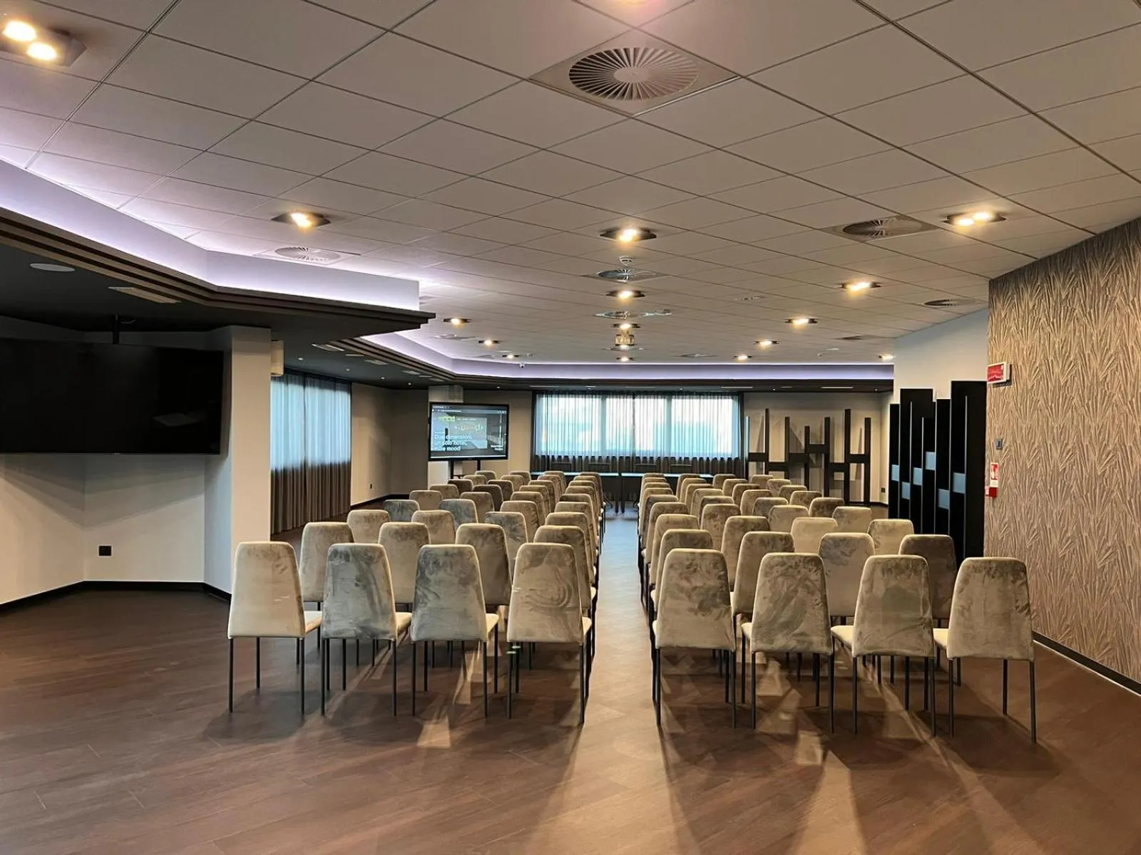 TV and multimedia in Mood Hotel