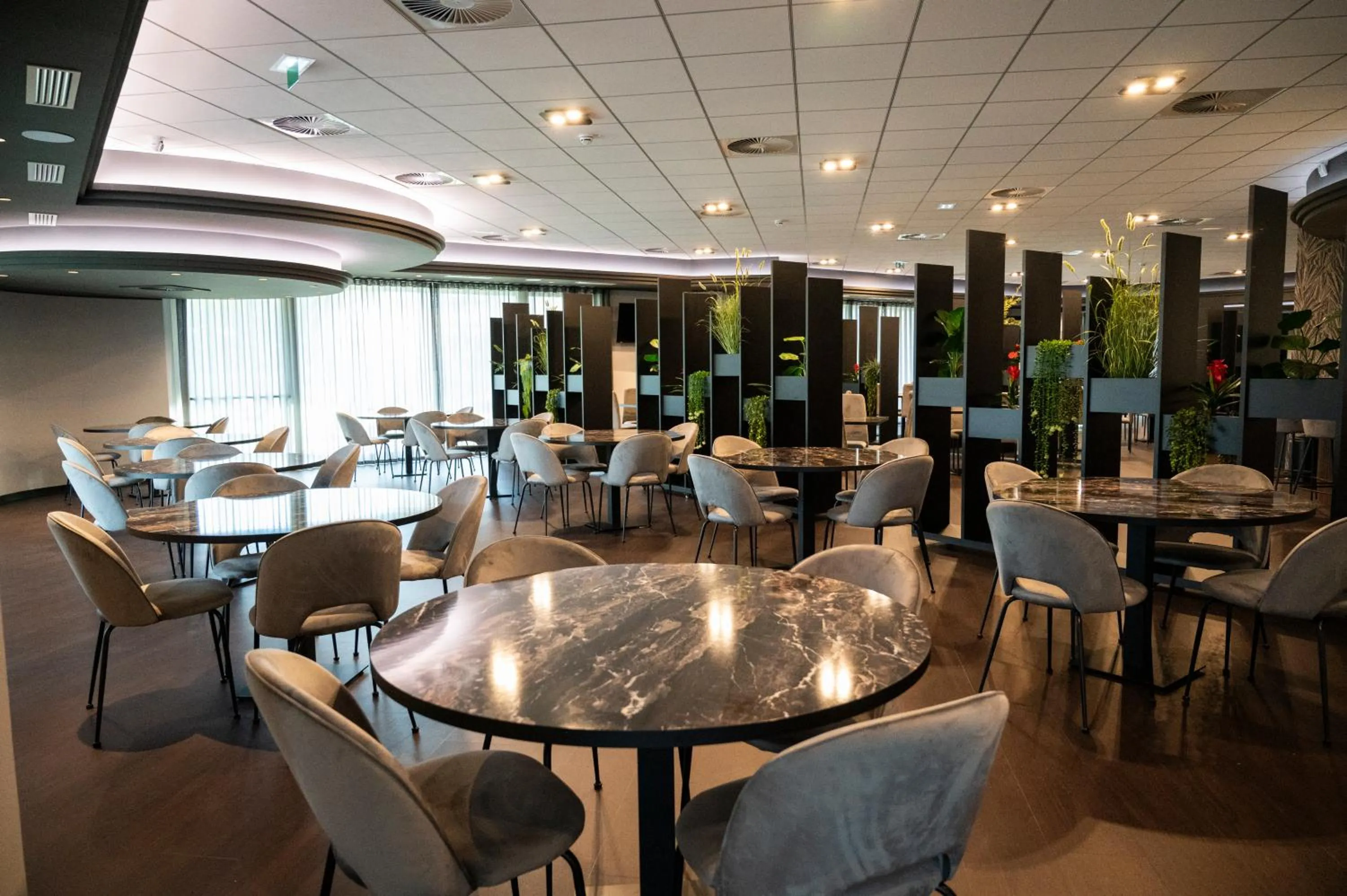 Restaurant/places to eat in Mood Hotel