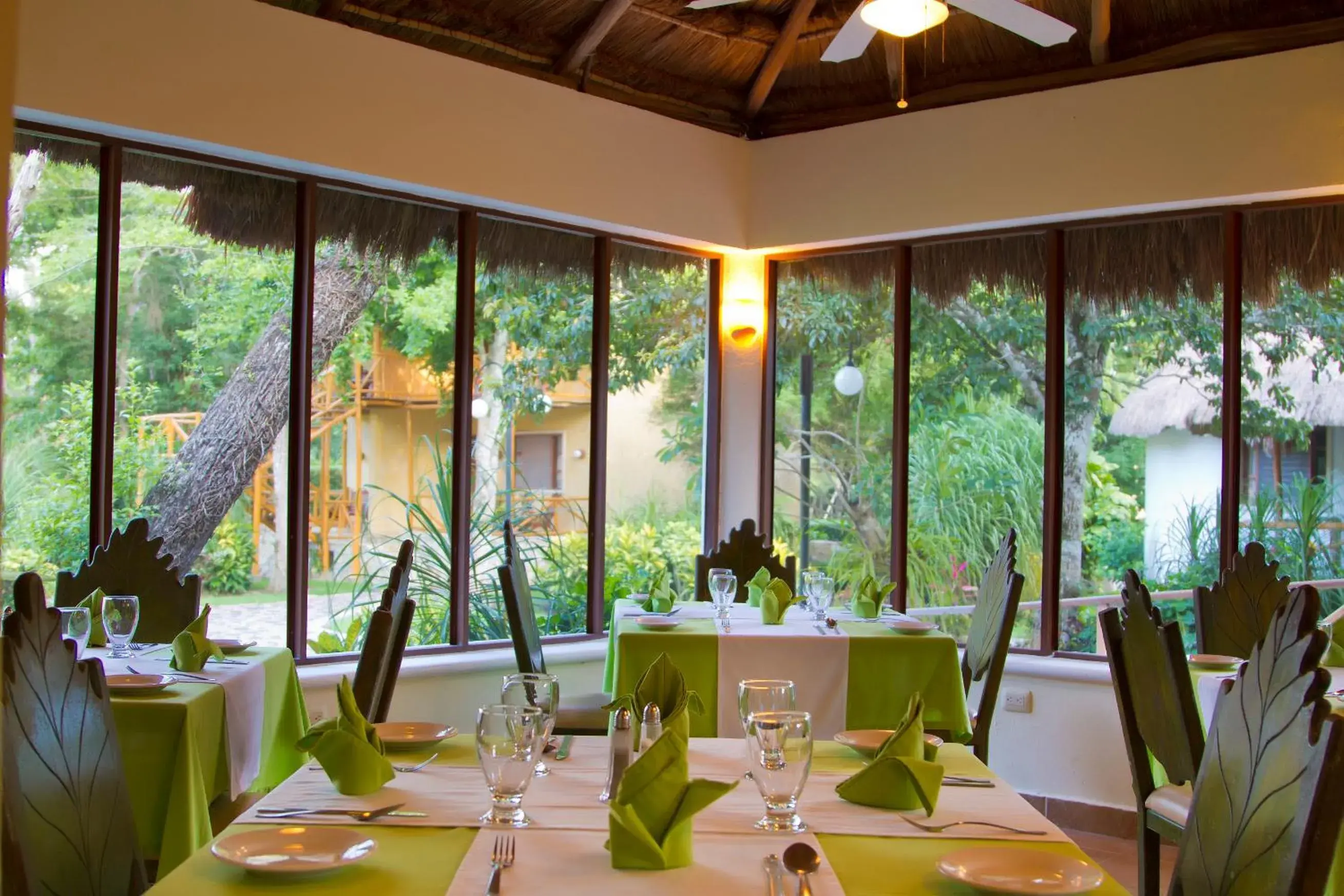 Restaurant/places to eat in hotel villas chicanna Restaurant/places to eat in hotel villas chicanna
