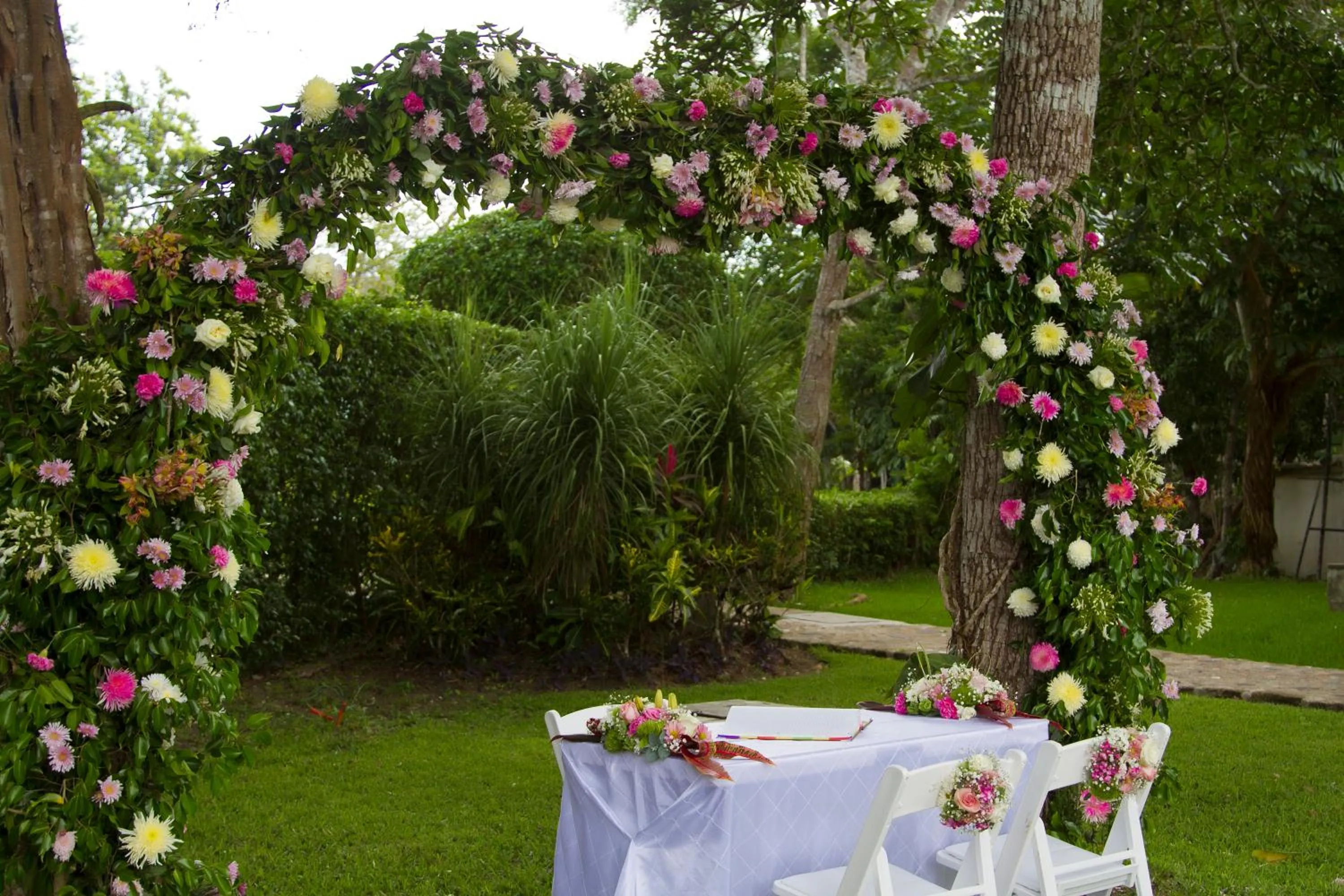 Garden view in hotel villas chicanna