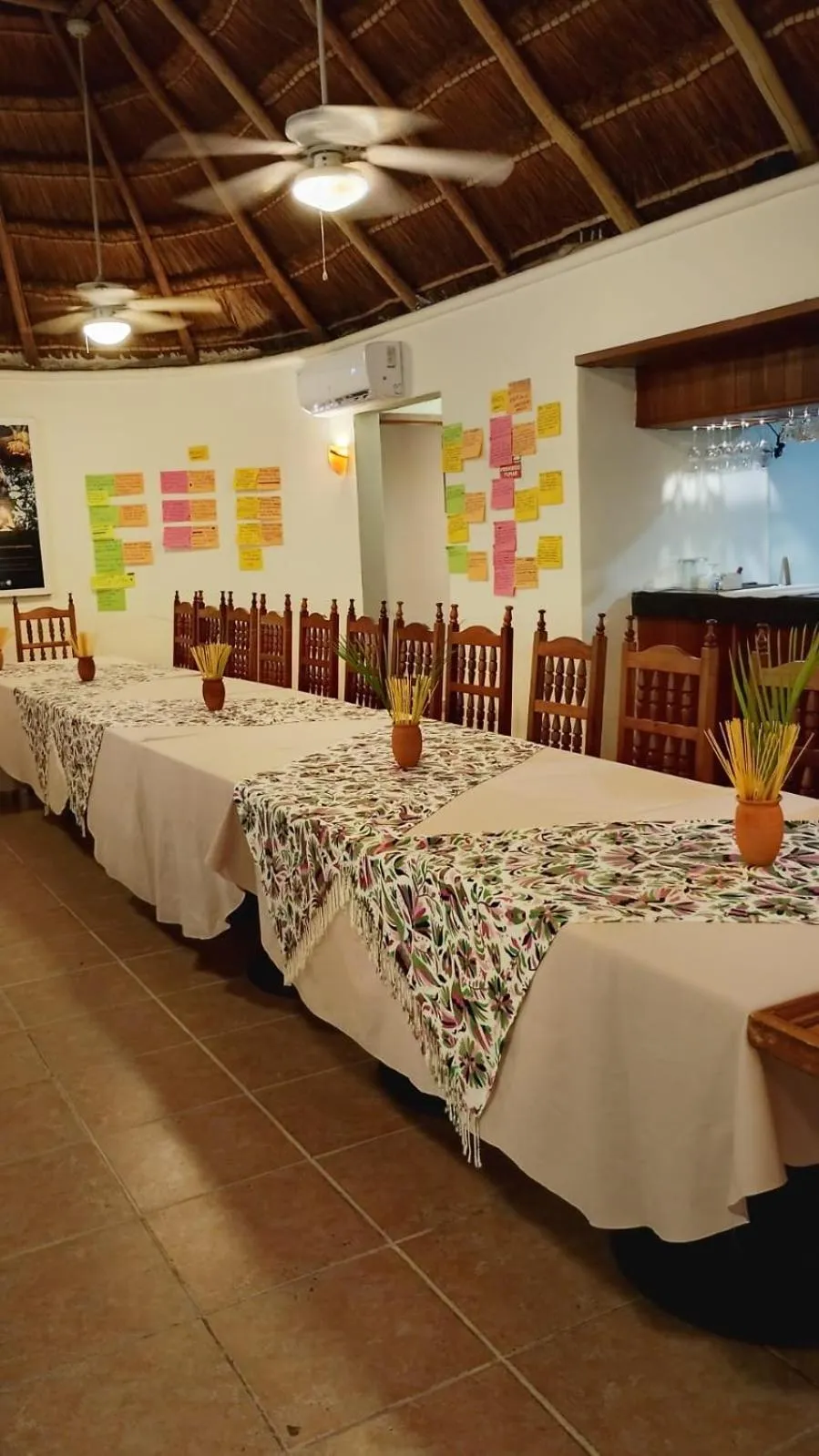 Restaurant/places to eat in hotel villas chicanna