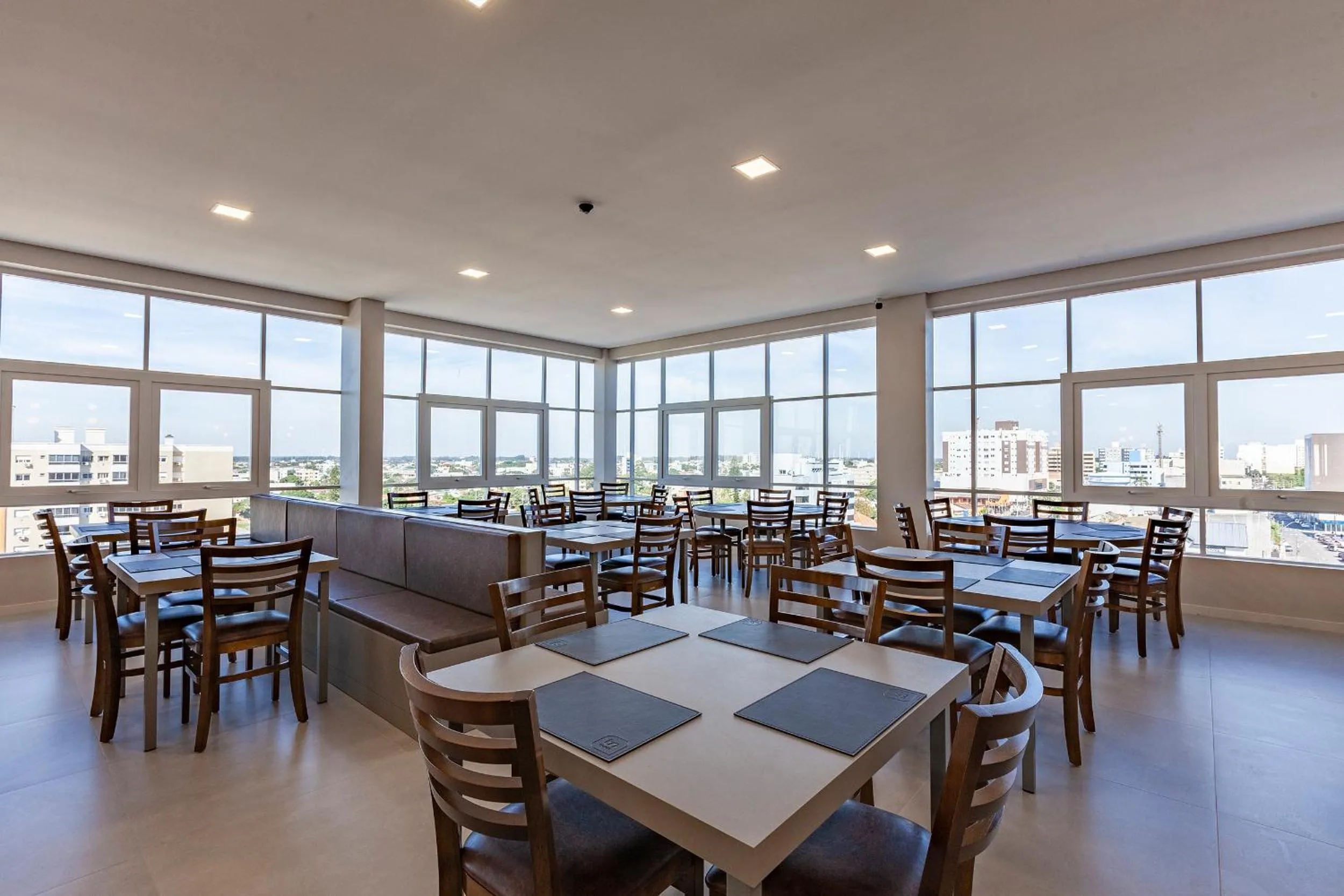 Restaurant/places to eat in Tri Hotel Executive Osório