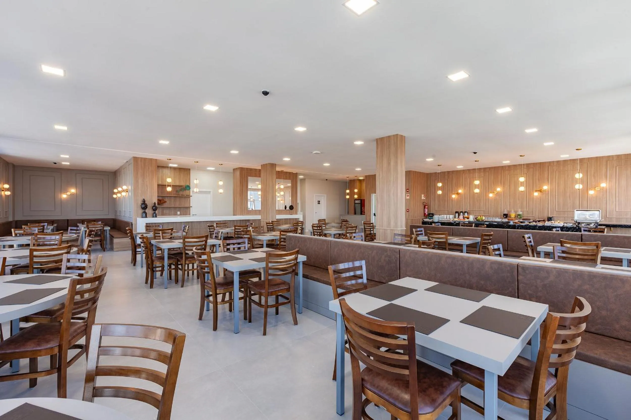 Restaurant/places to eat in Tri Hotel Executive Osório