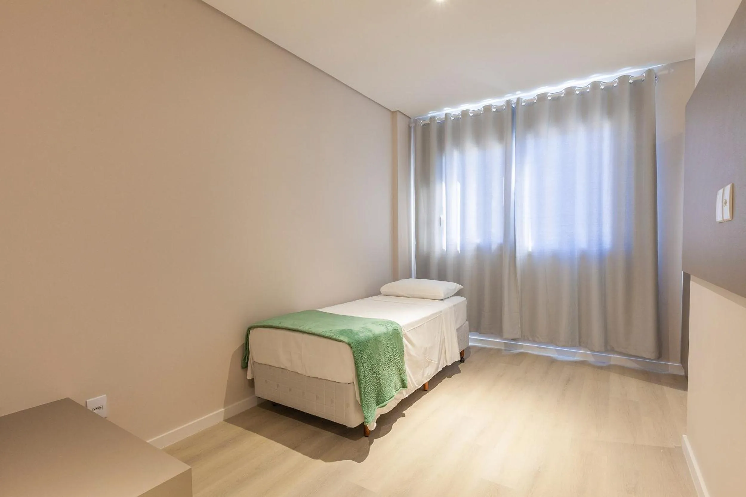 Bedroom, Bed in Tri Hotel Executive Osório