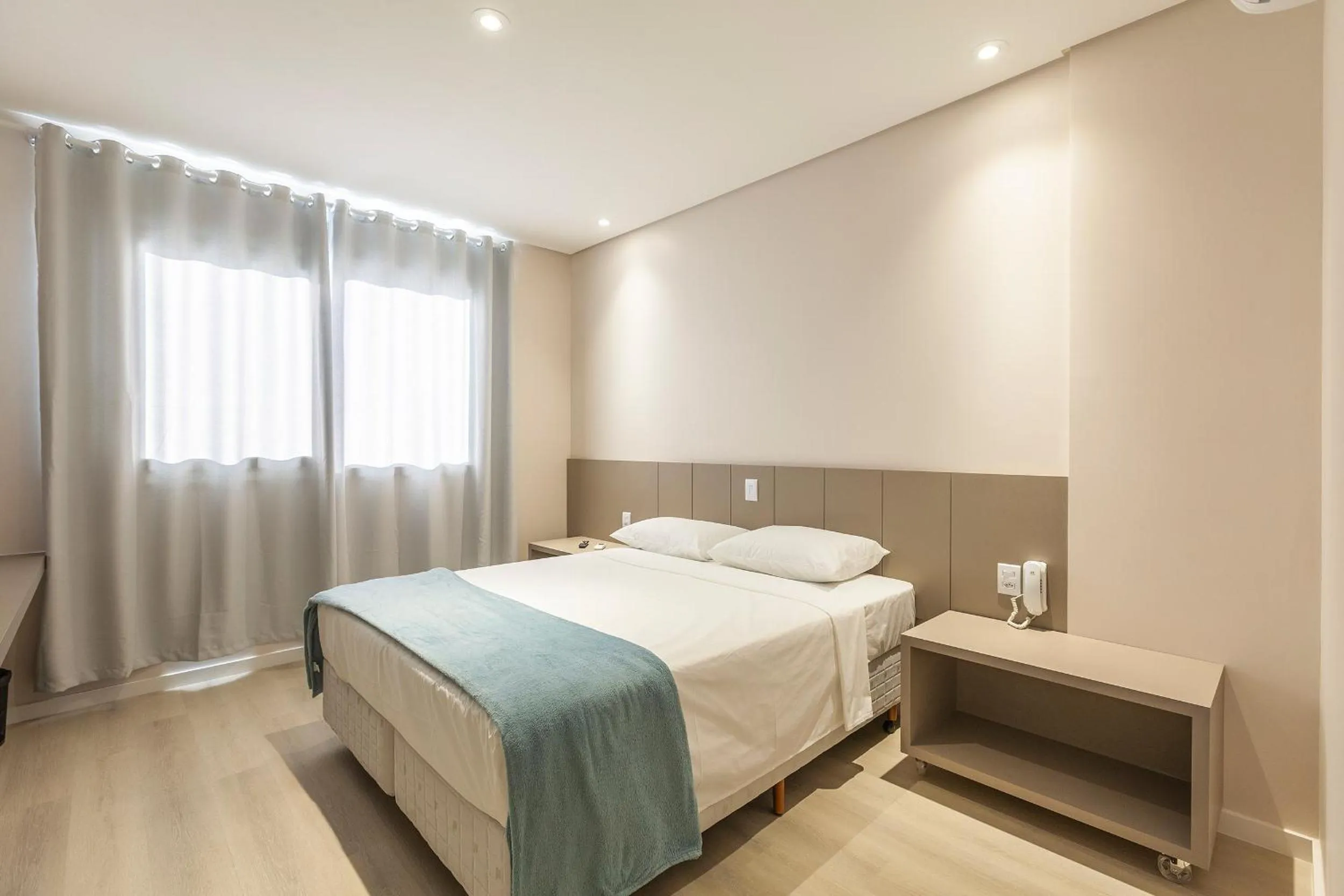 Bedroom, Bed in Tri Hotel Executive Osório