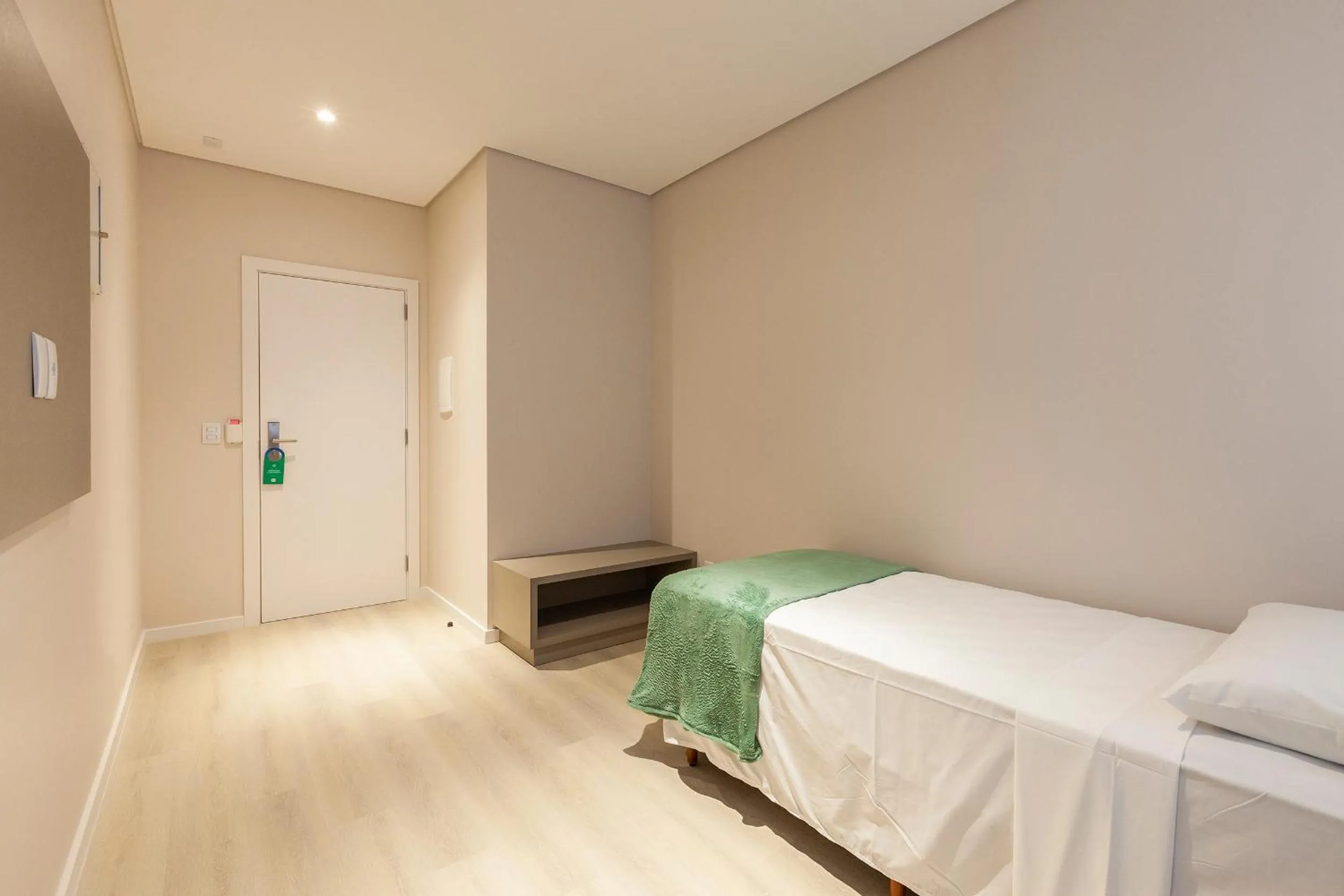 Bedroom, Bed in Tri Hotel Executive Osório