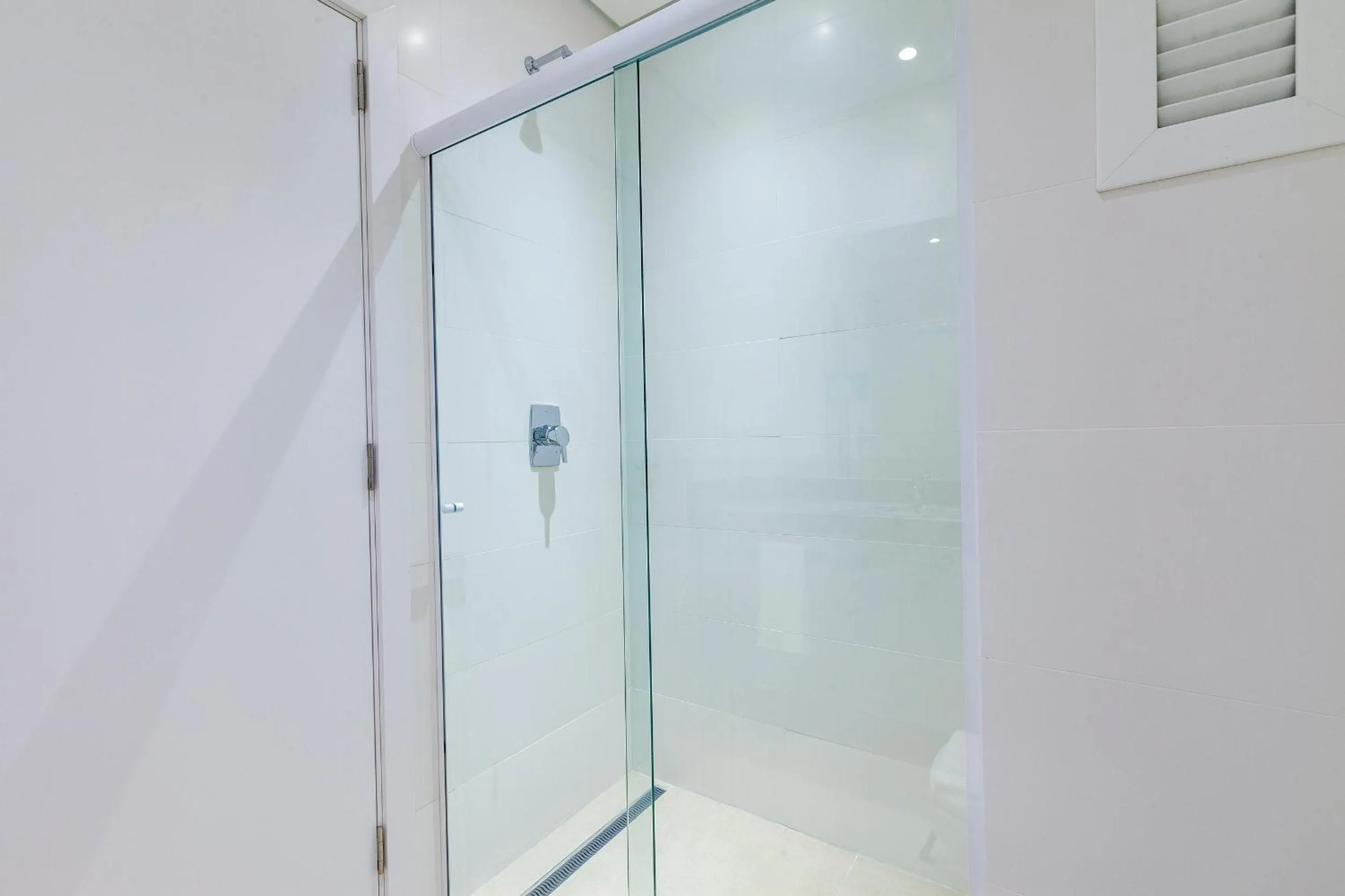 Shower in Tri Hotel Executive Osório