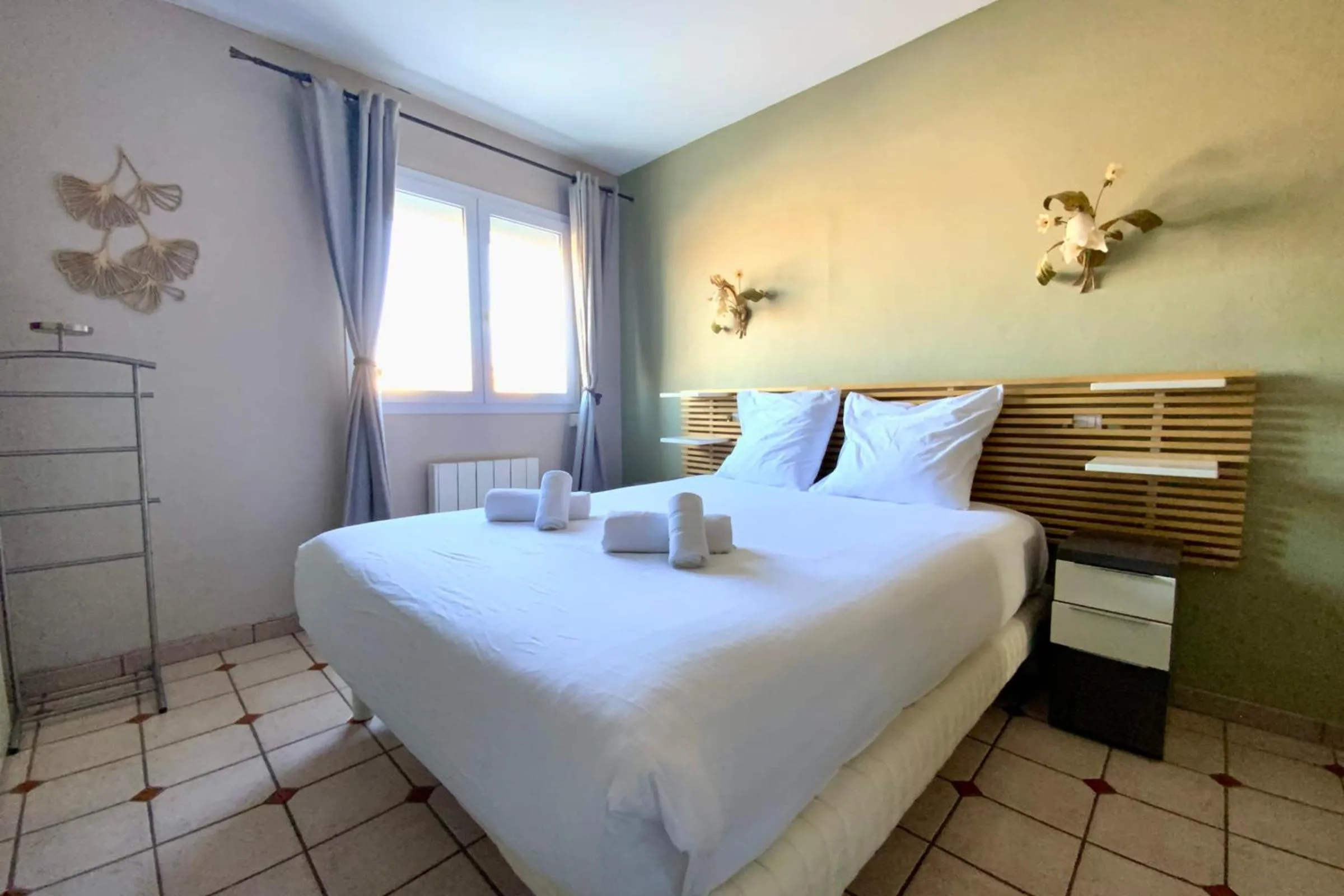 Bed in Appartement Mar e Souleu avec Terrasse et Vue Mer au Grau du Roi