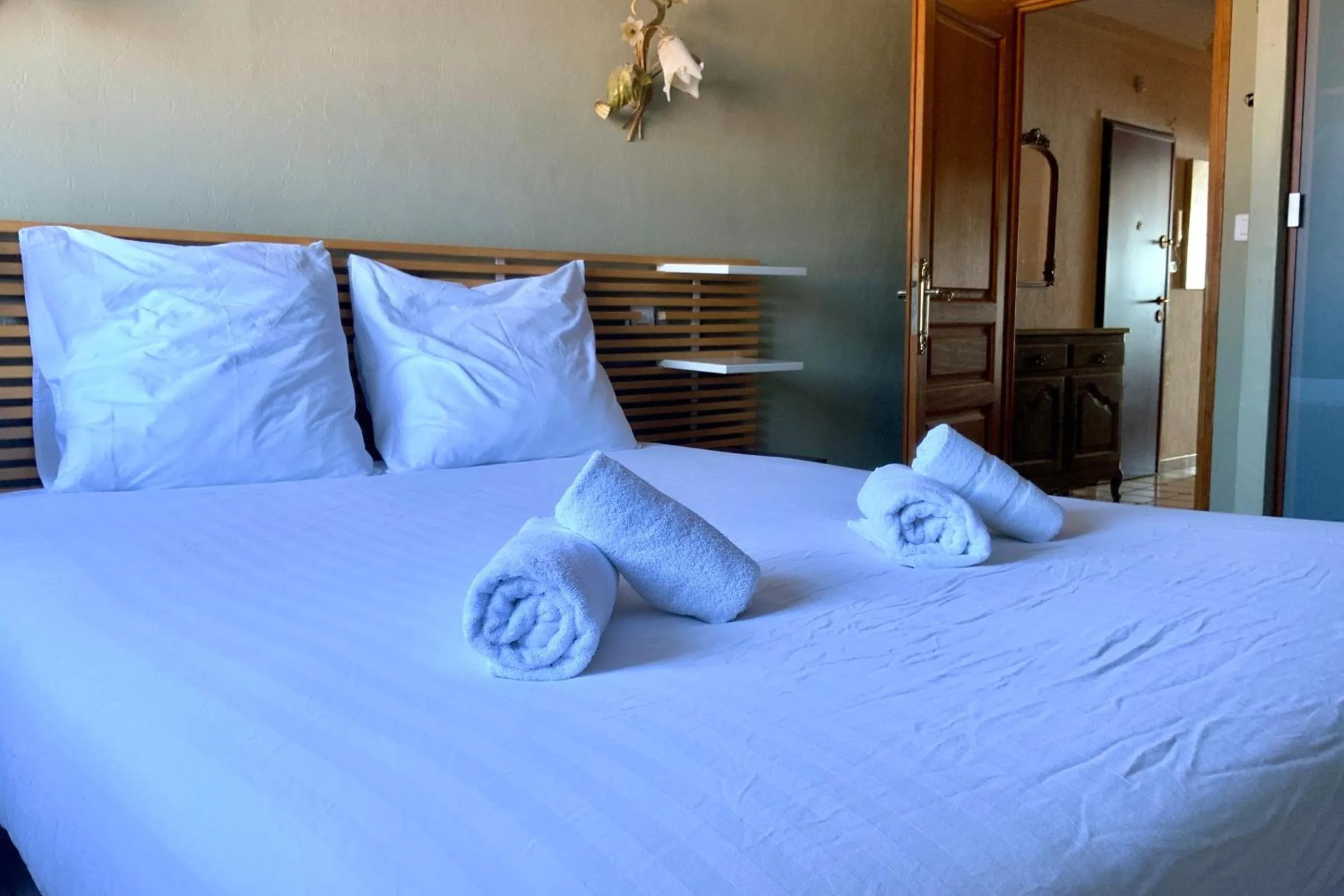 Bed in Appartement Mar e Souleu avec Terrasse et Vue Mer au Grau du Roi