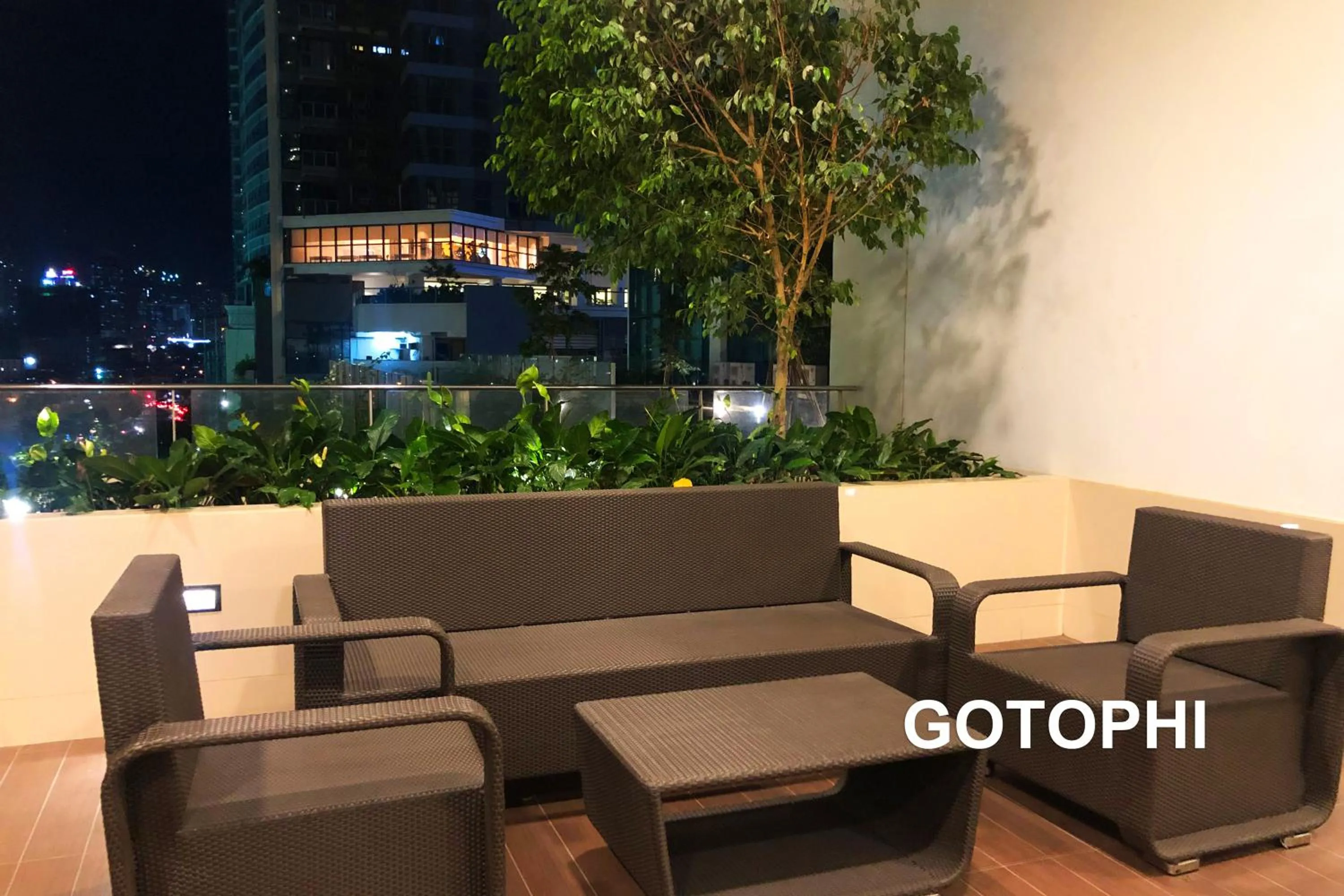 Seating area in One Uptown Residence