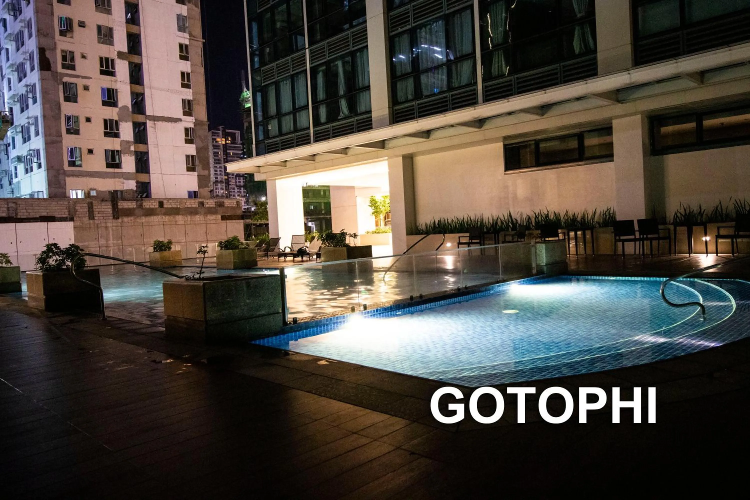 Night in One Uptown Residence