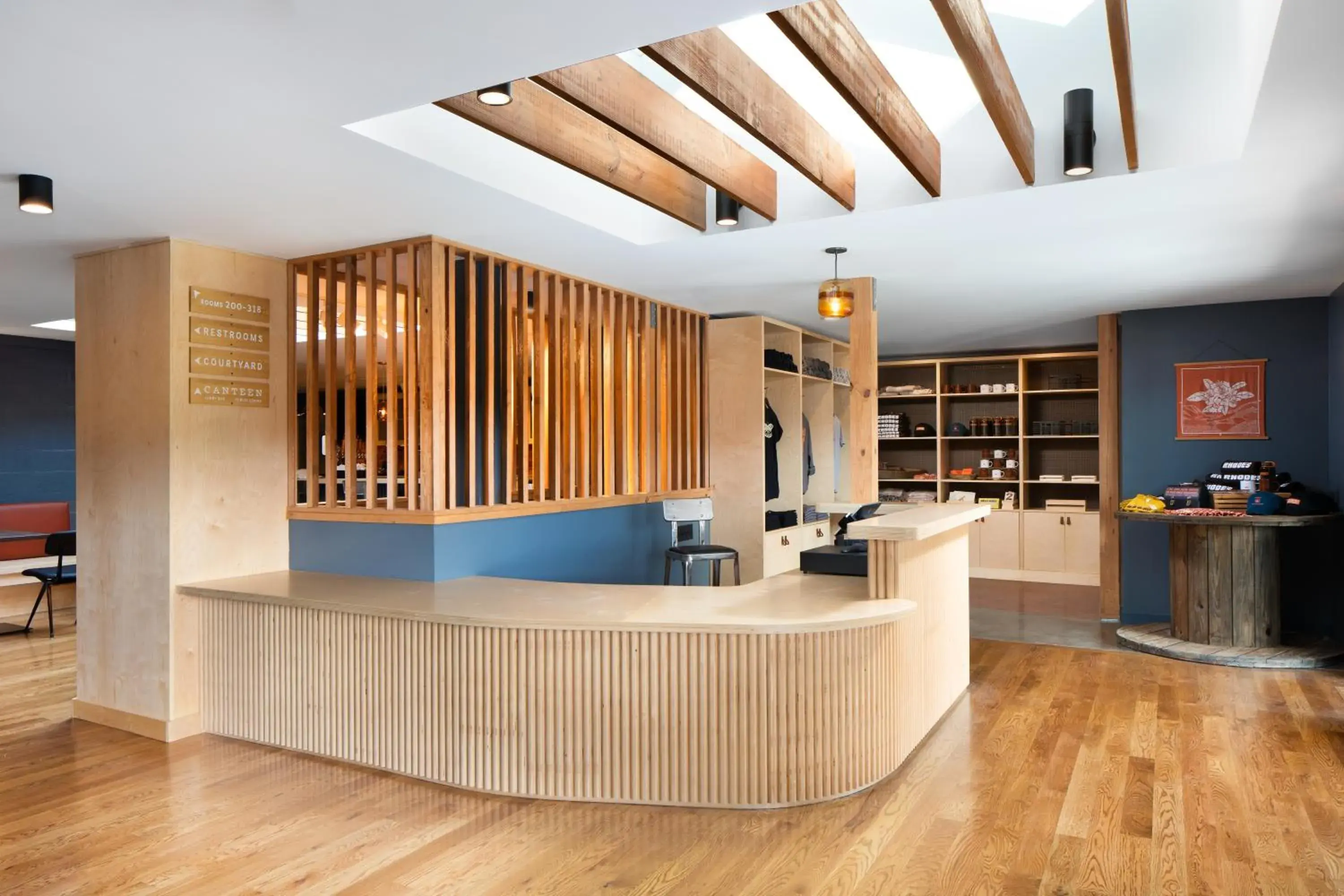 Property building in Rhode's Motor Lodge Property building in Rhode's Motor Lodge