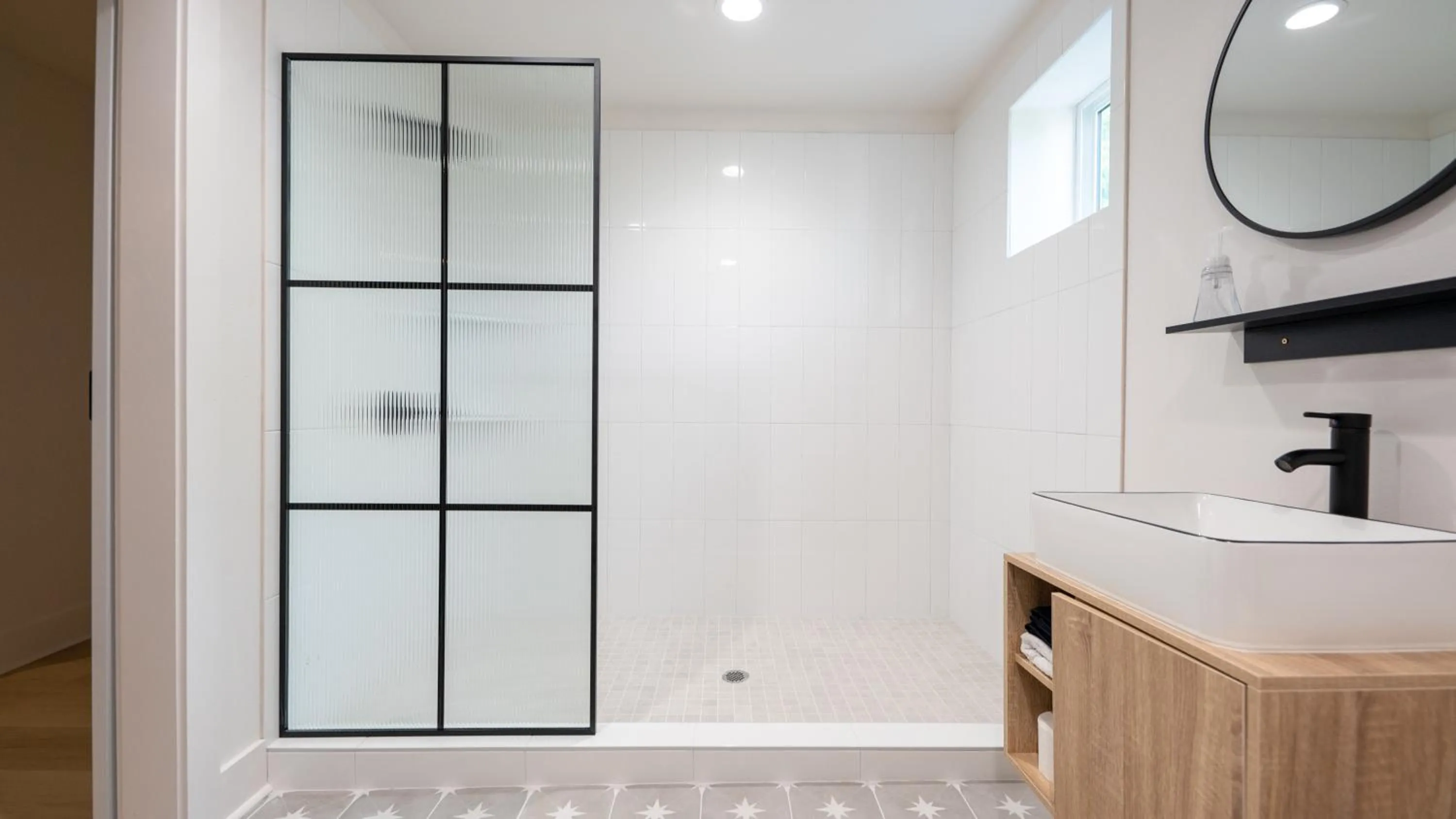 Shower in Five10 Orange Street Hotel - Hot Springs