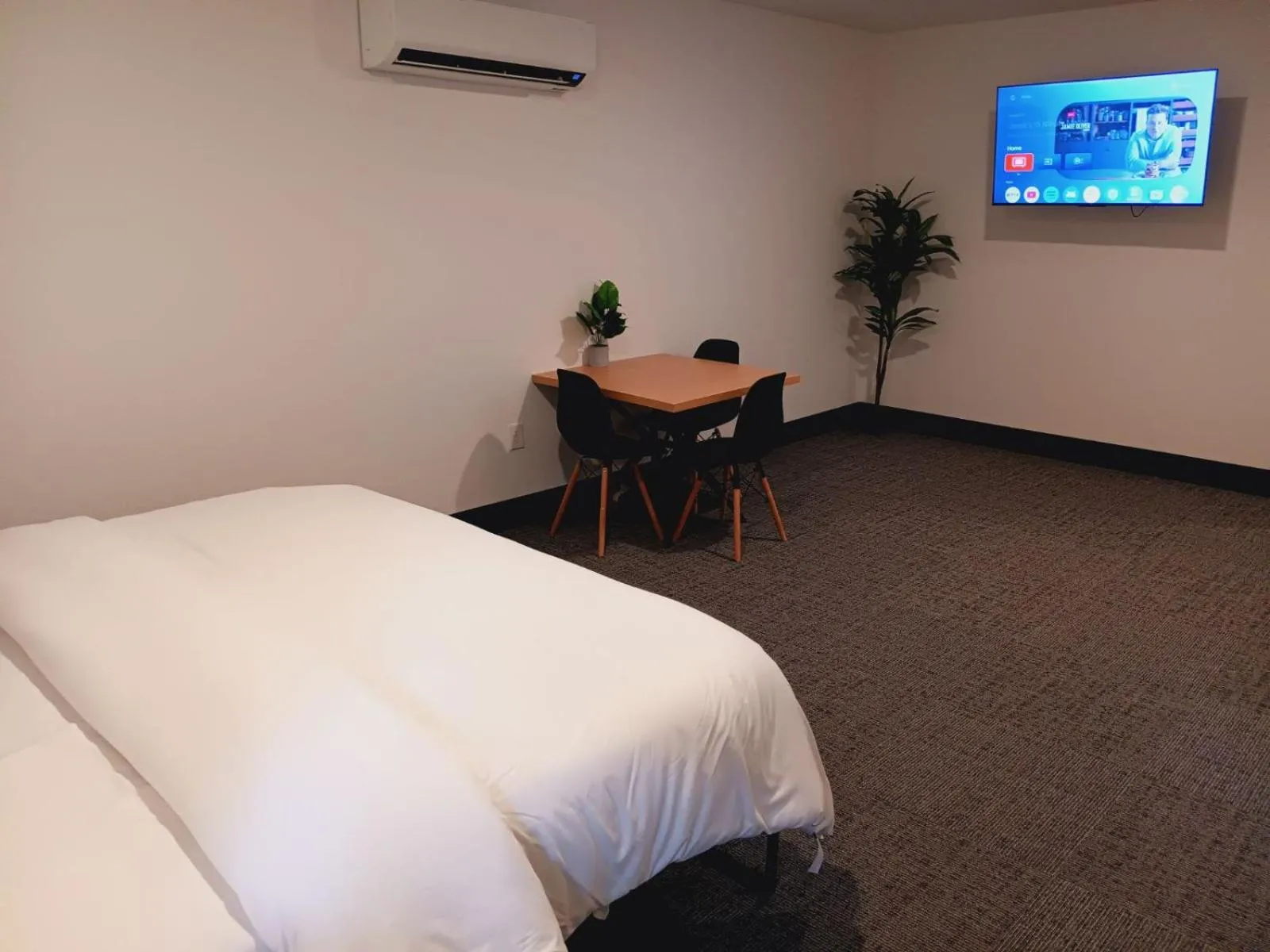 Bed in Five10 Orange Street Hotel - Hot Springs
