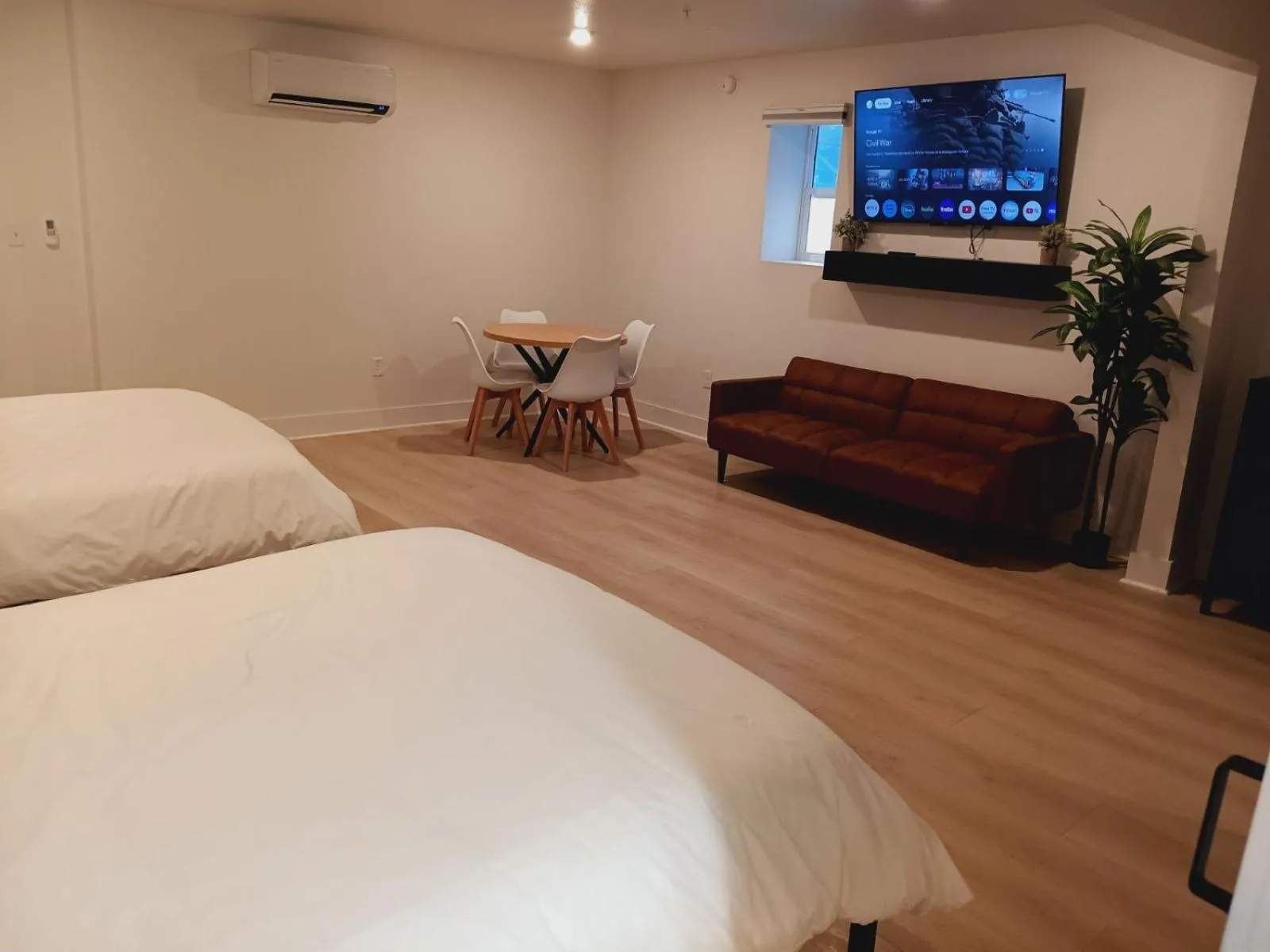 Bed in Five10 Orange Street Hotel - Hot Springs
