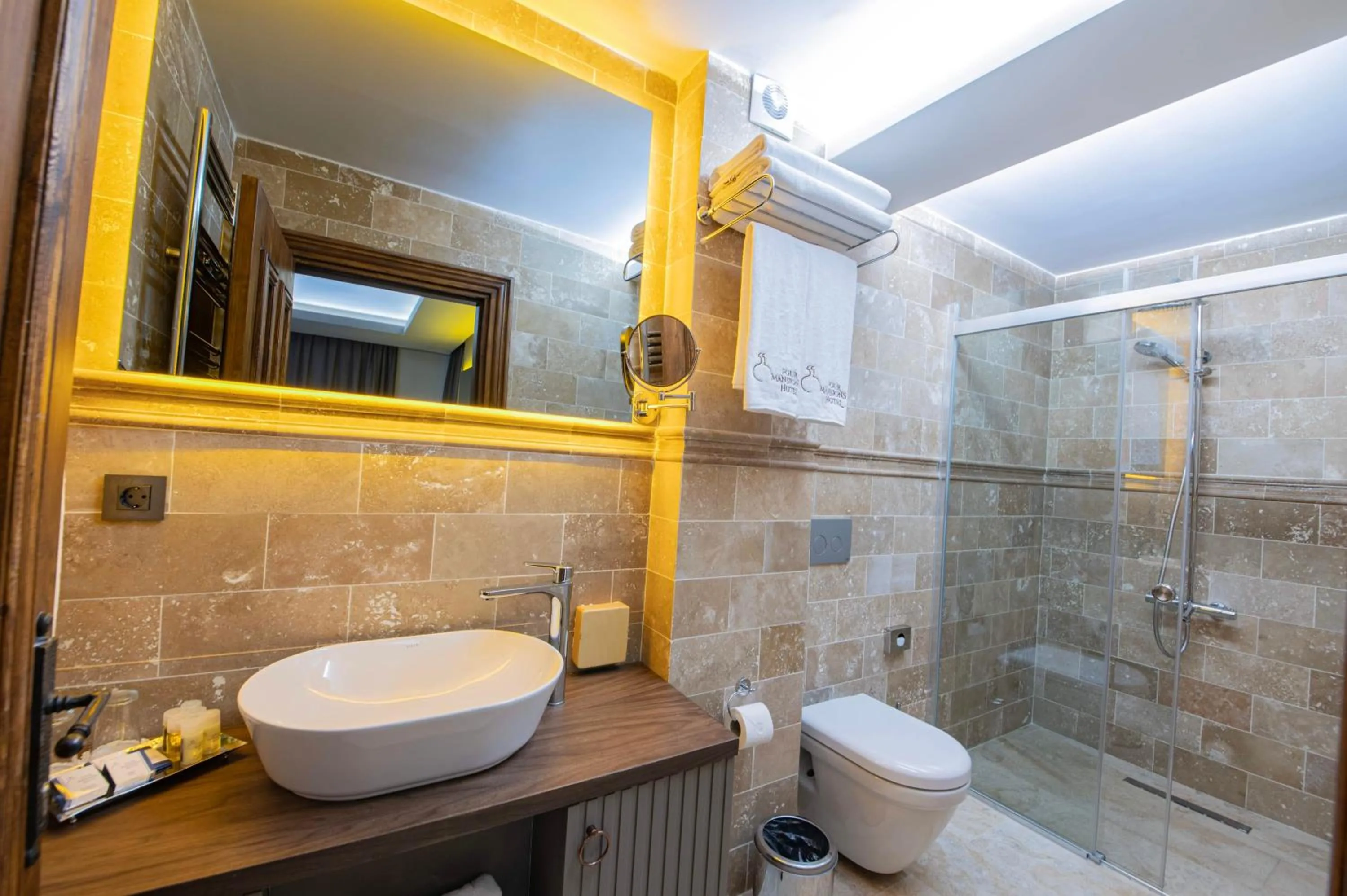 Bathroom in Four Mansions Hotel